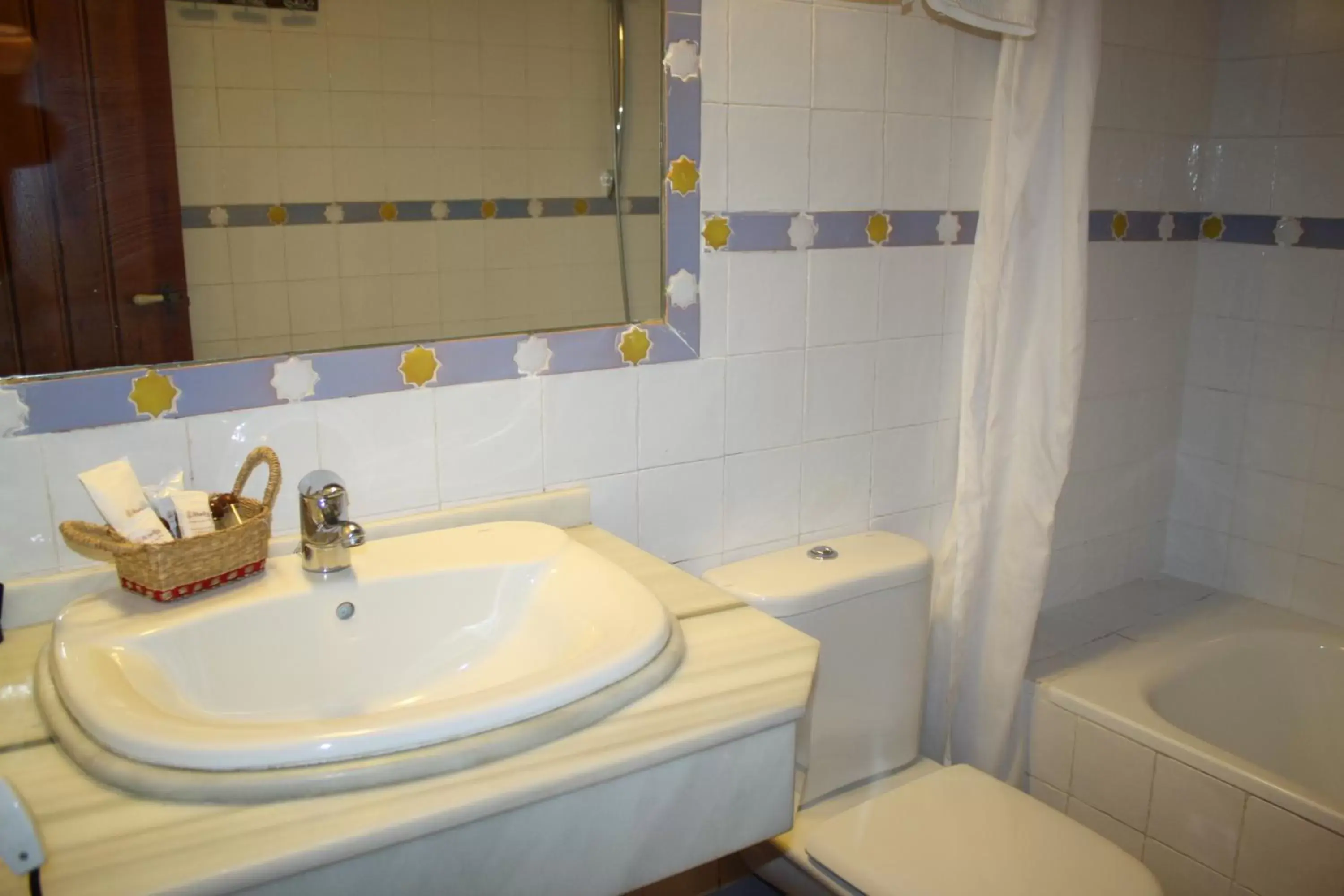 Bathroom in Abadía Hotel