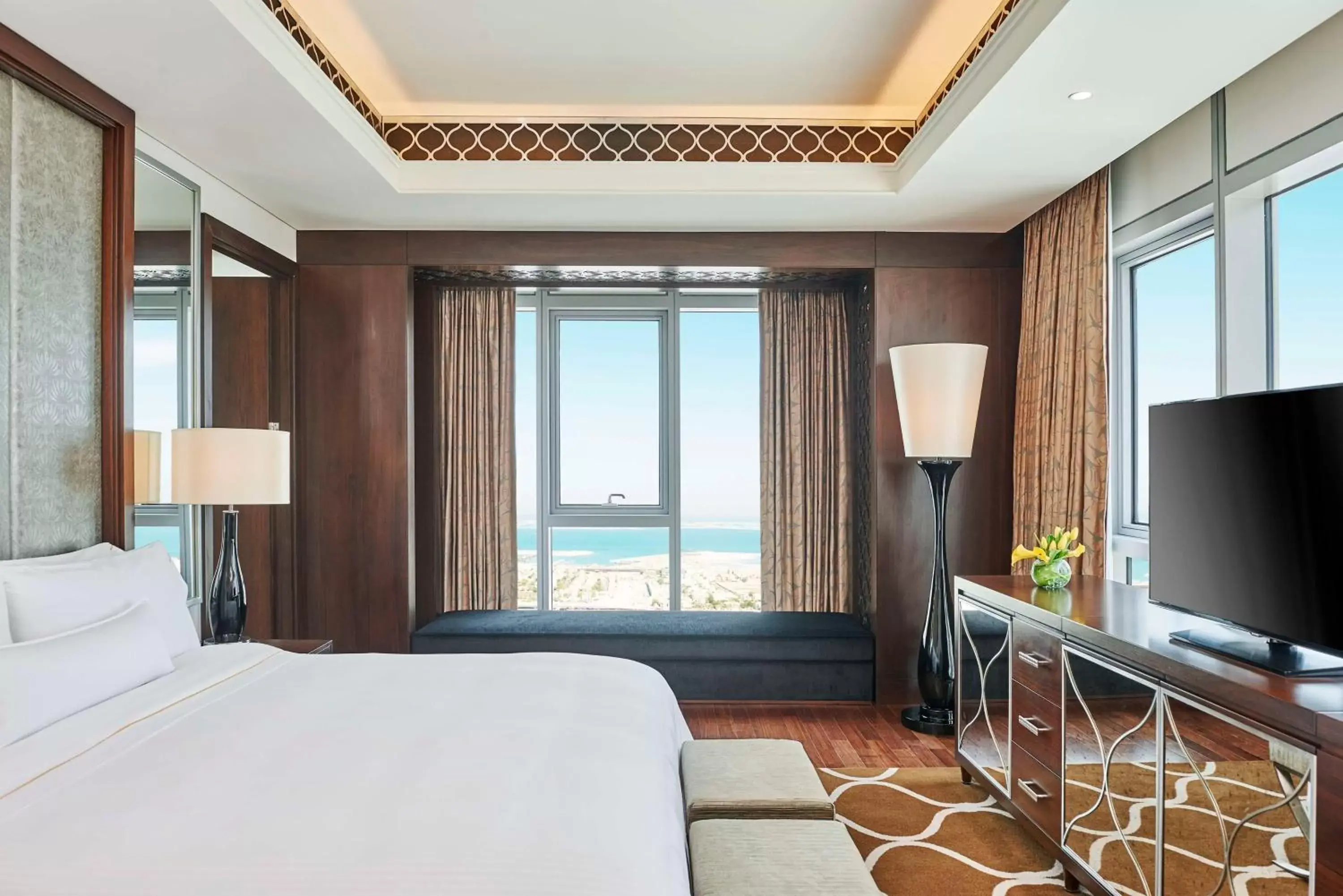 Bed, TV/Entertainment Center in Hilton Dubai Al Habtoor City