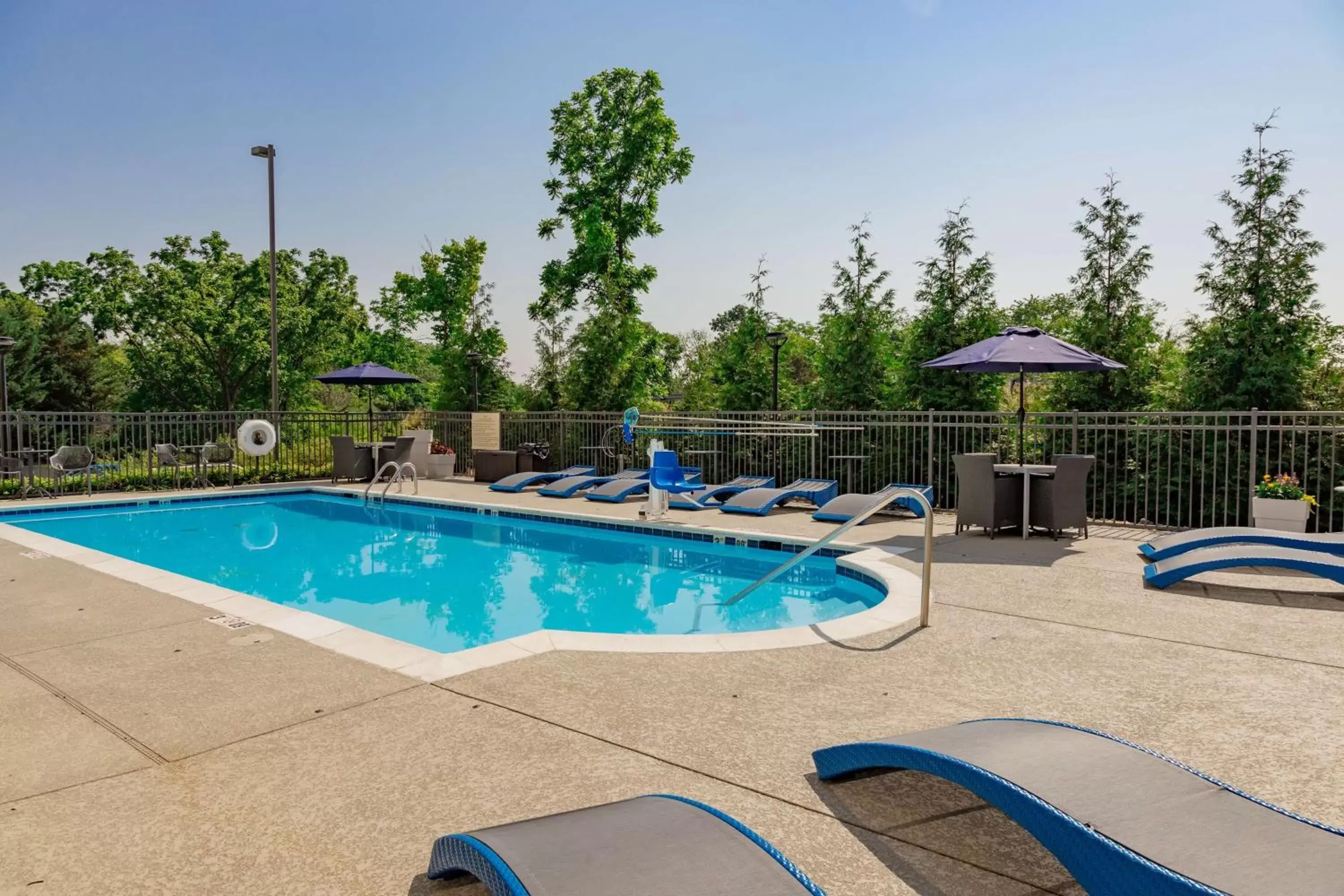 Pool view, Swimming Pool in Hampton Inn Winchester