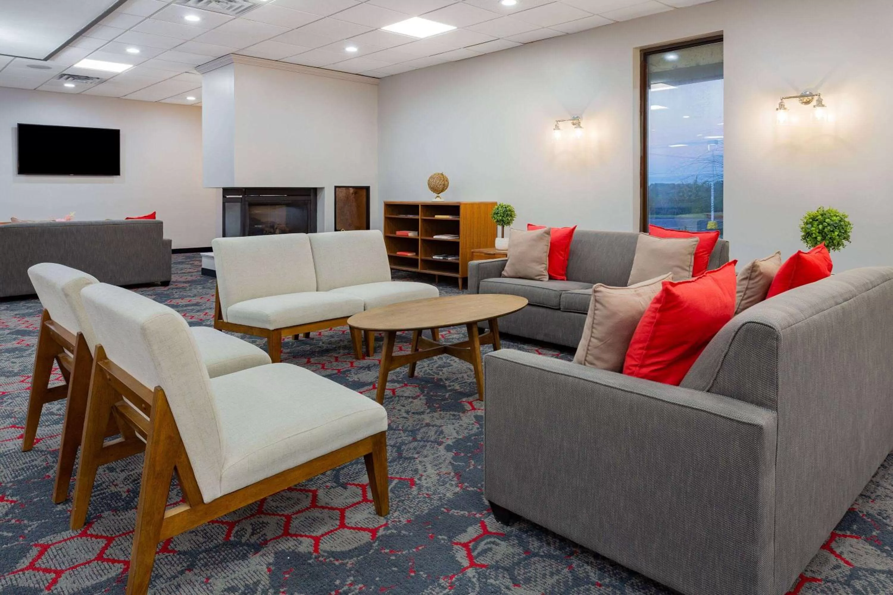 Restaurant/places to eat in Ramada by Wyndham Hartford North - Bradley Airport