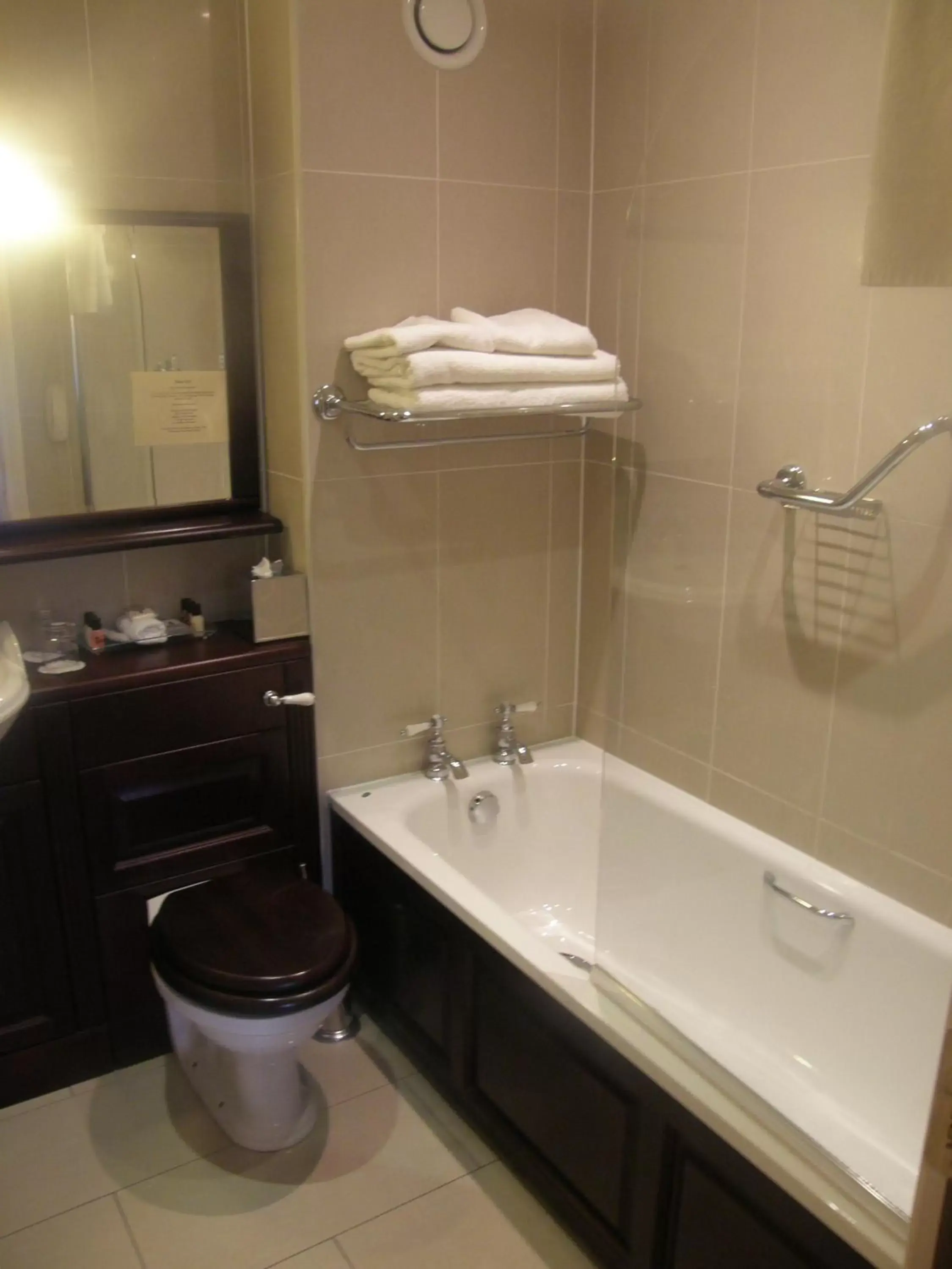 Bathroom in Baileys Hotel Cashel
