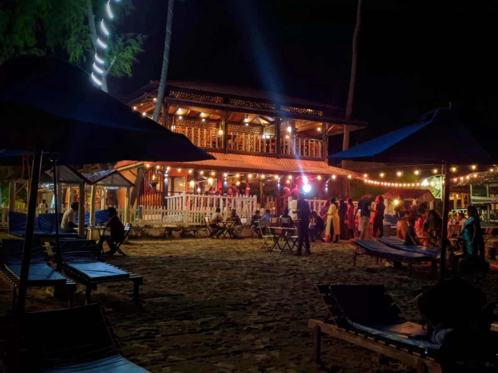 Restaurant/places to eat in Blue Sand Beach Resort