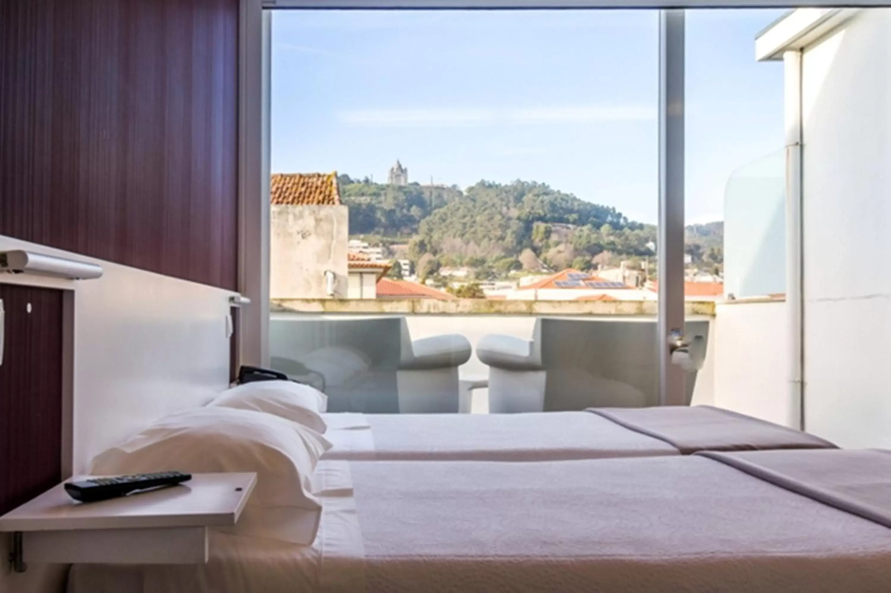 Balcony/Terrace, Bed in Hotel Laranjeira