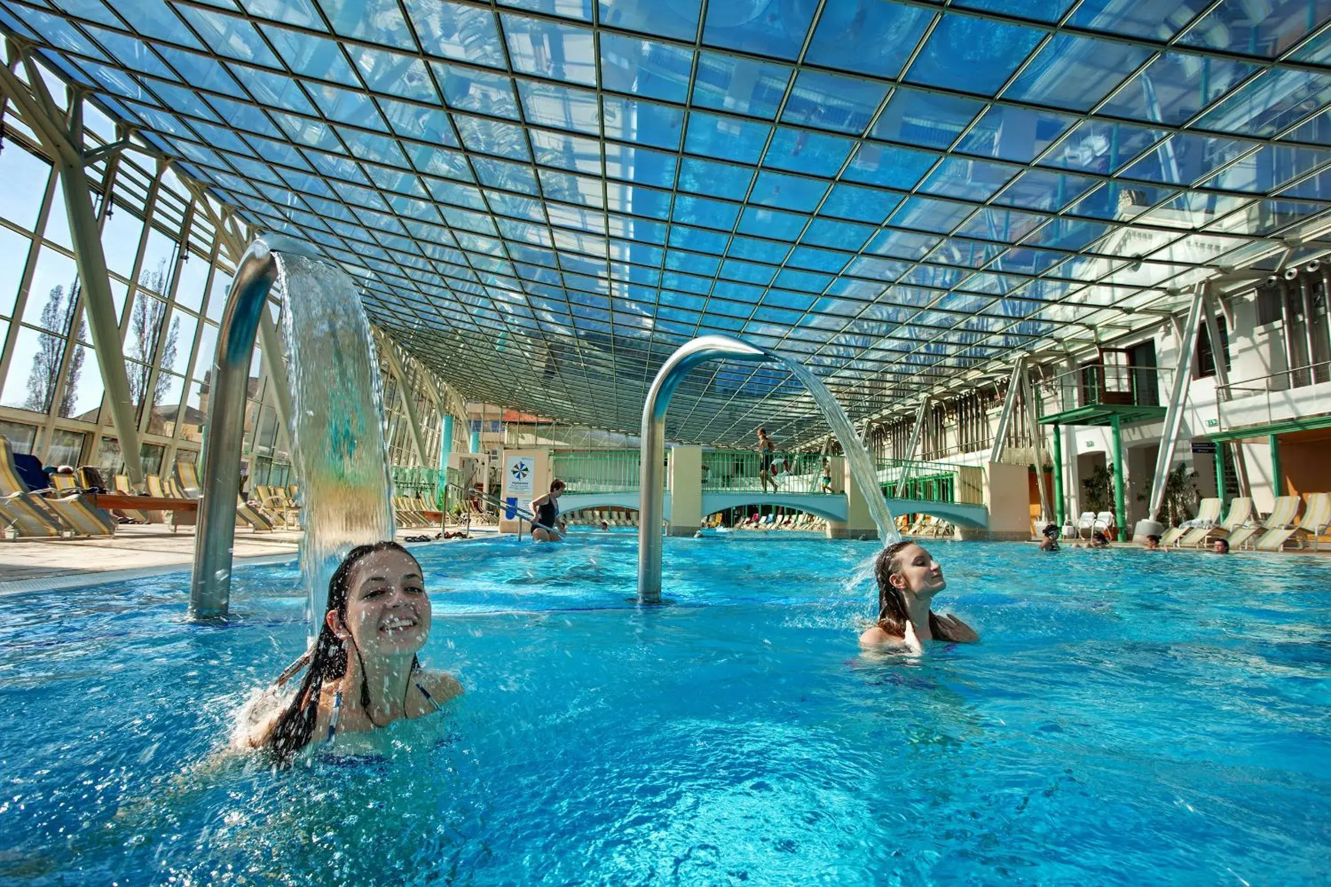 Hot Spring Bath, Swimming Pool in Das Gutenbrunn Thermen & Sporthotel