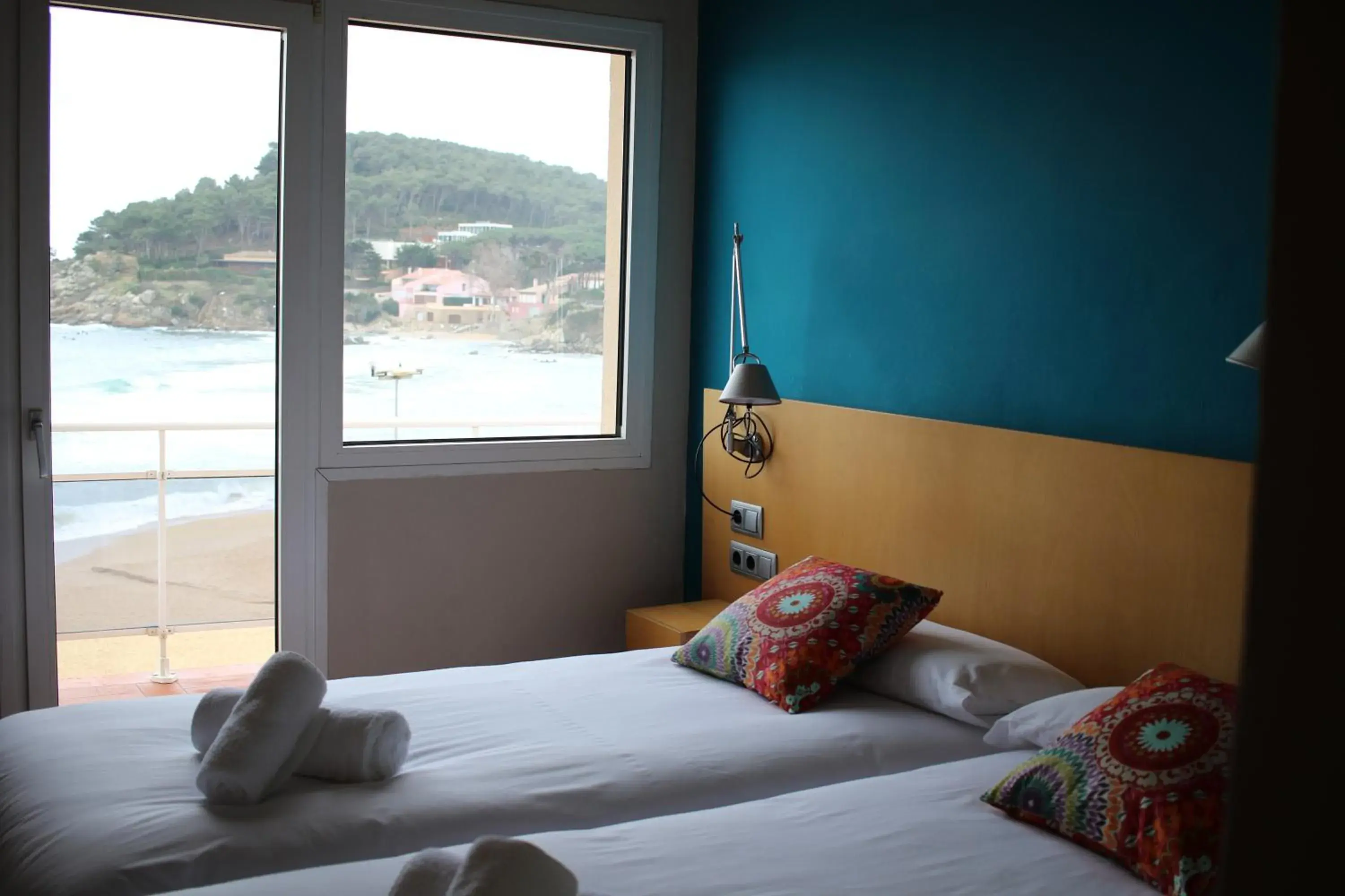 Sea view, Bed in Hostal La Fosca