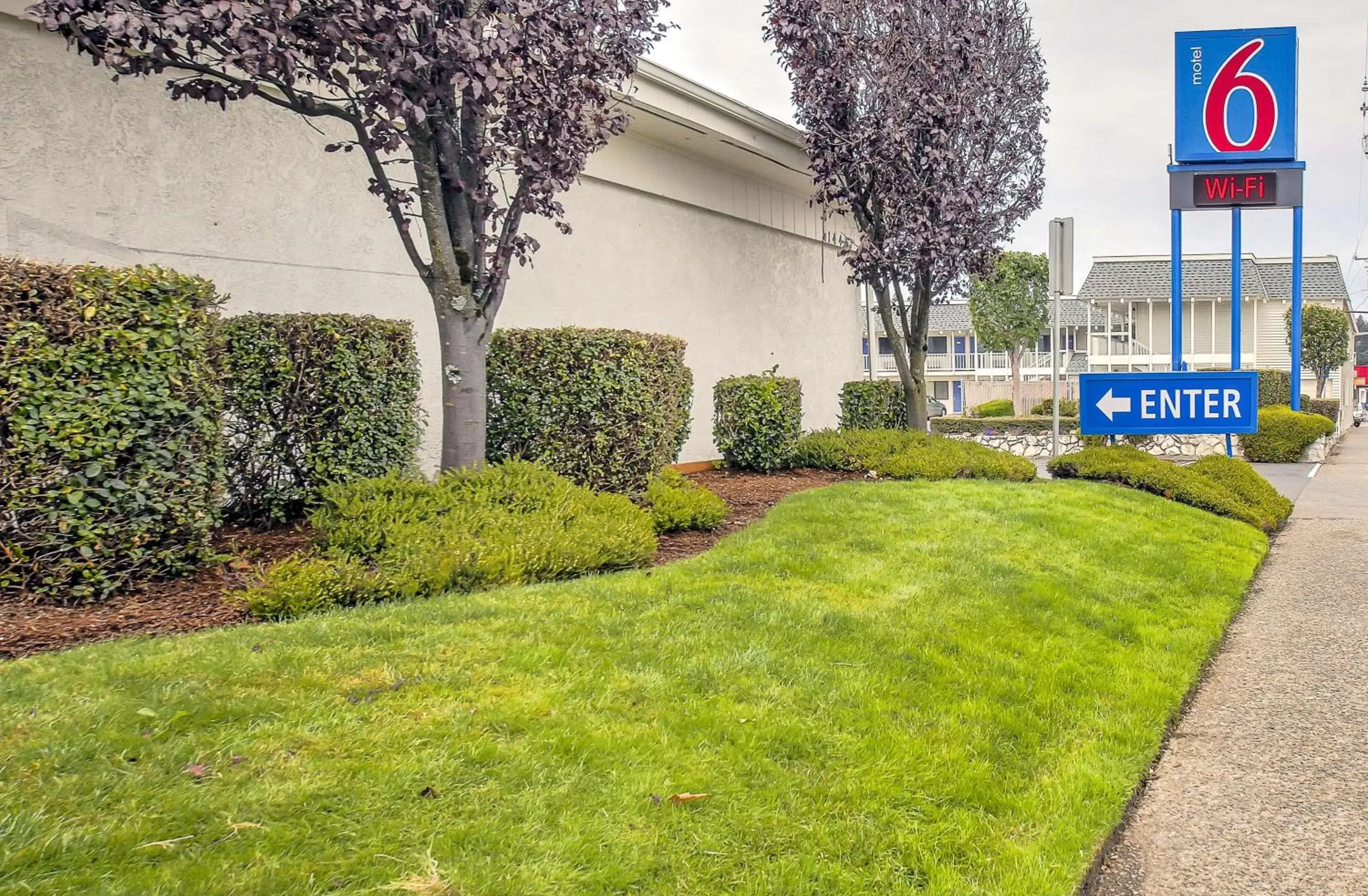 Property building, Garden in Motel 6-Coos Bay, OR