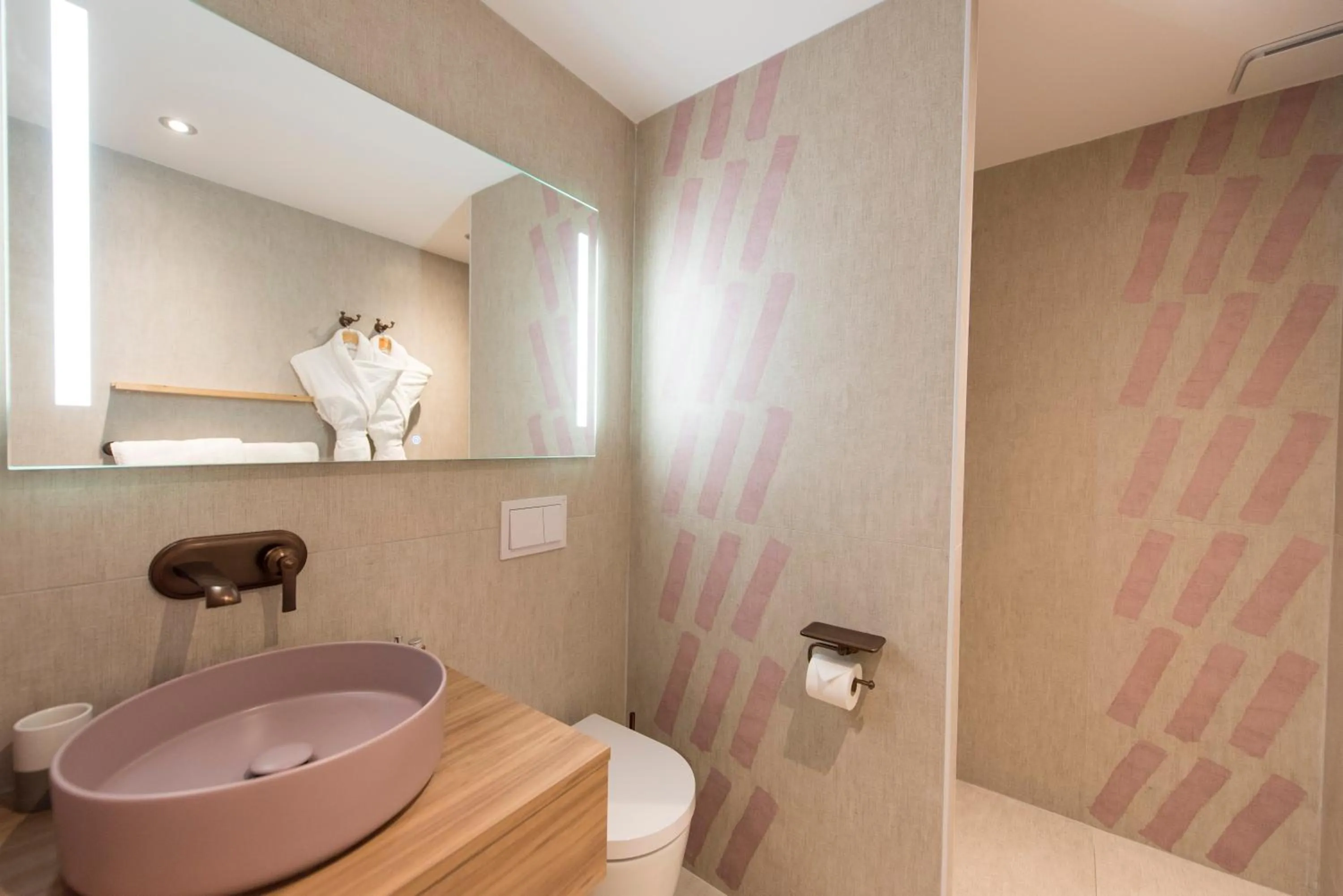 Shower in L'Anderenis Boutique Hôtel