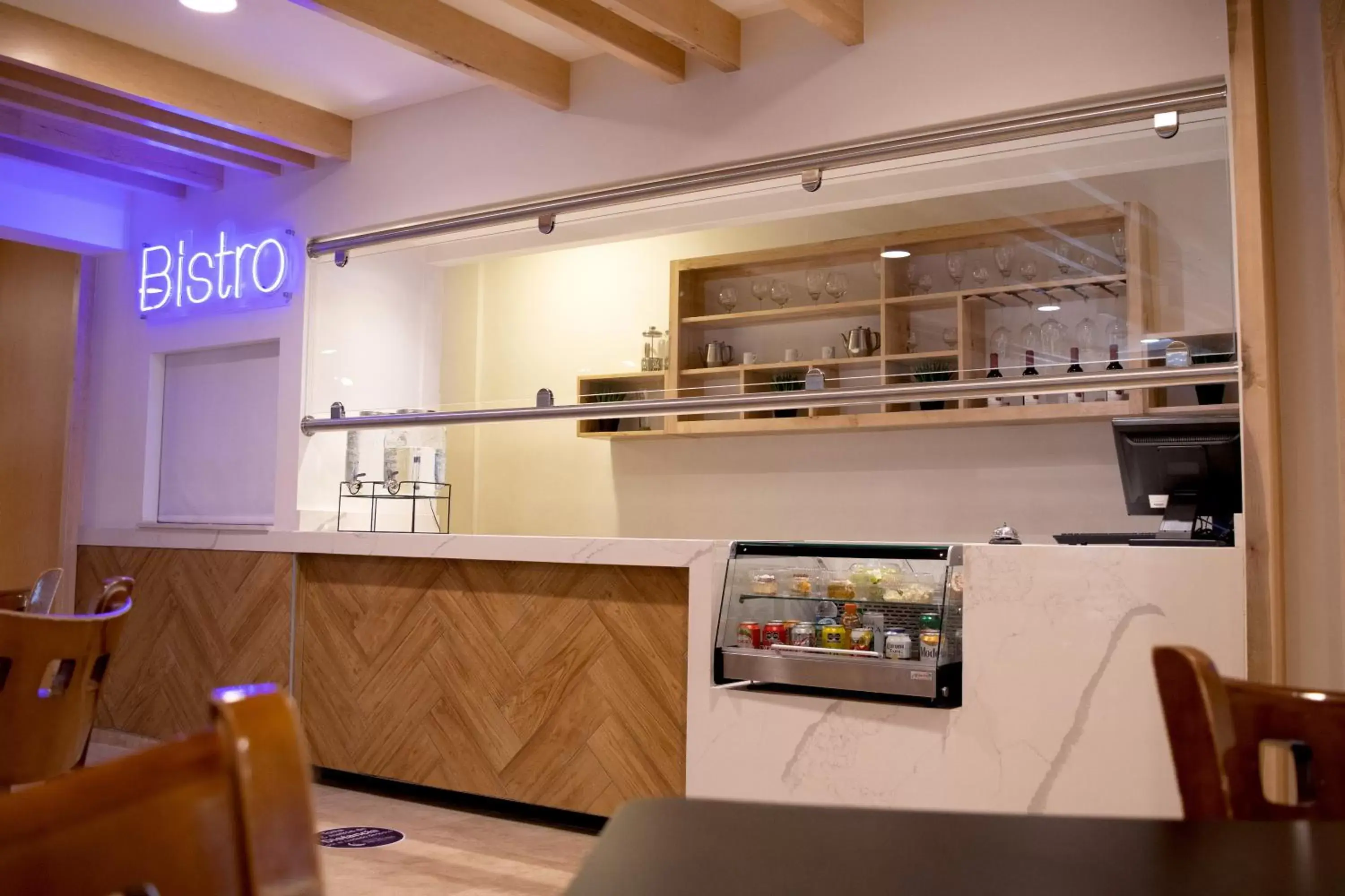 Restaurant/places to eat, Kitchen/Kitchenette in Hotel Mesaluna Near American Consulate Restaurant/places to eat, Kitchen/Kitchenette in Hotel Mesaluna Near American Consulate