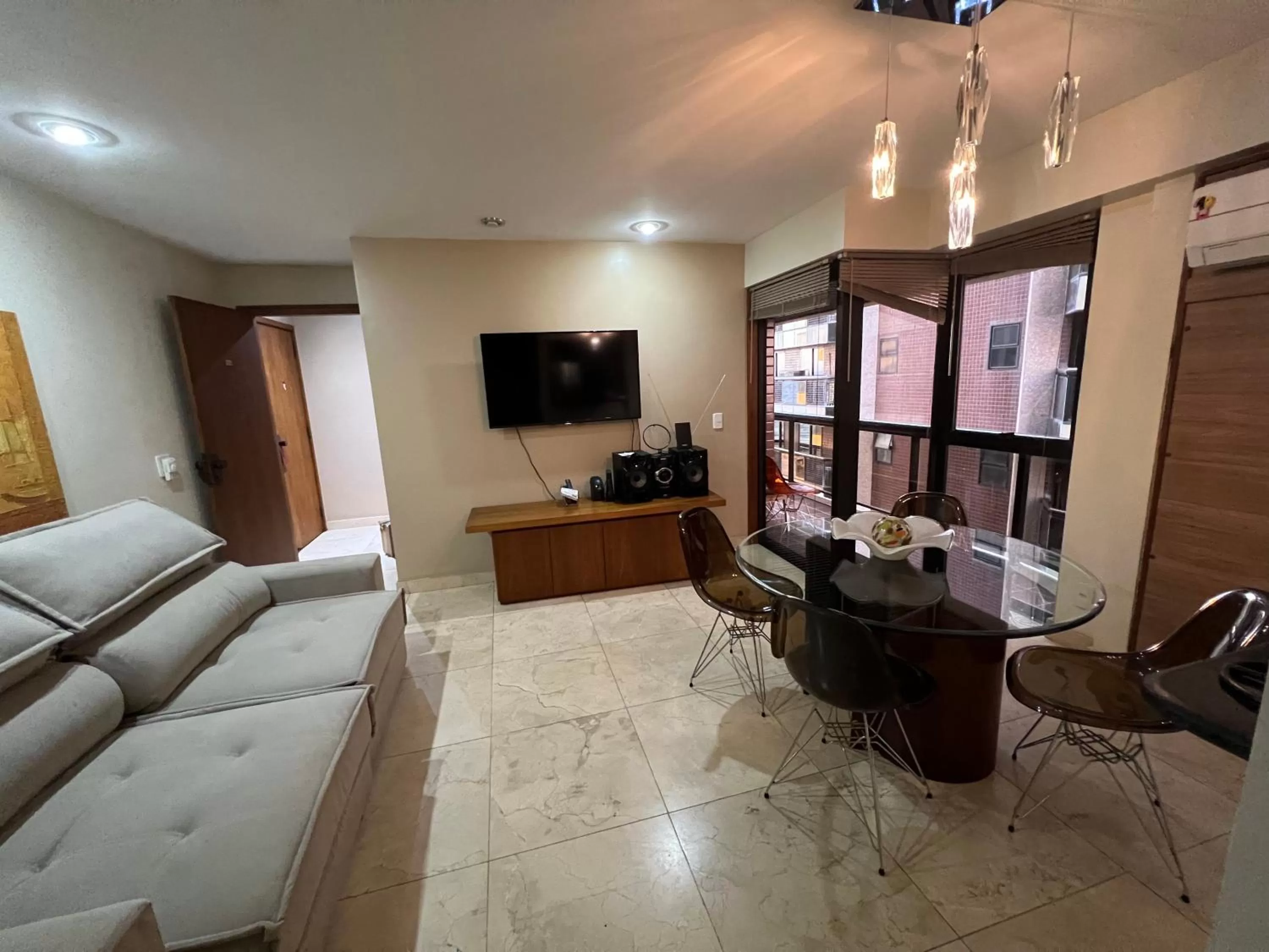 Dining Area in Flat Ipanema - Vieira Souto 500