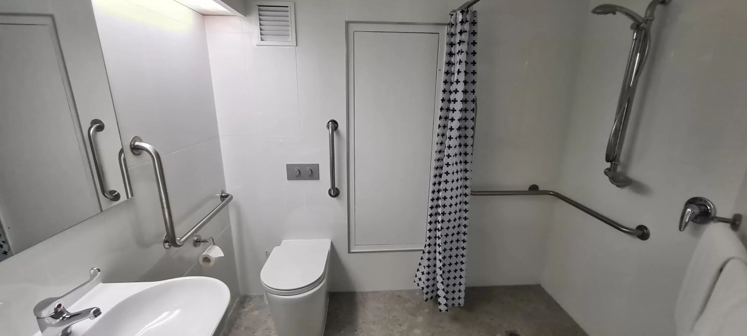 Shower, Bathroom in Best Western Plus Hotel Lord Forrest