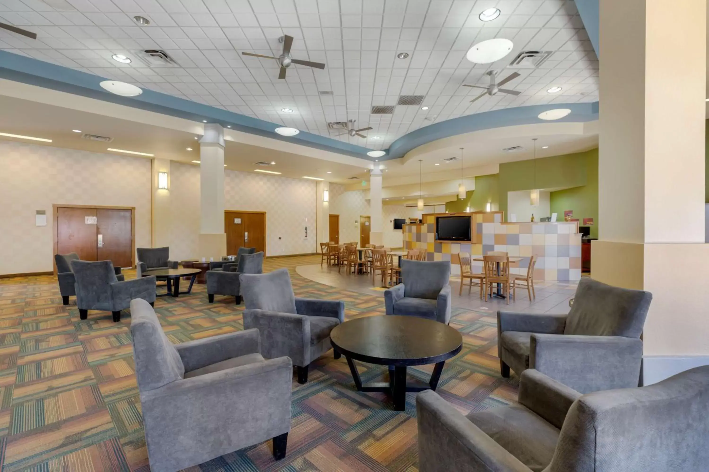 Lobby or reception, Lounge/Bar in Best Western Plus Loveland Inn