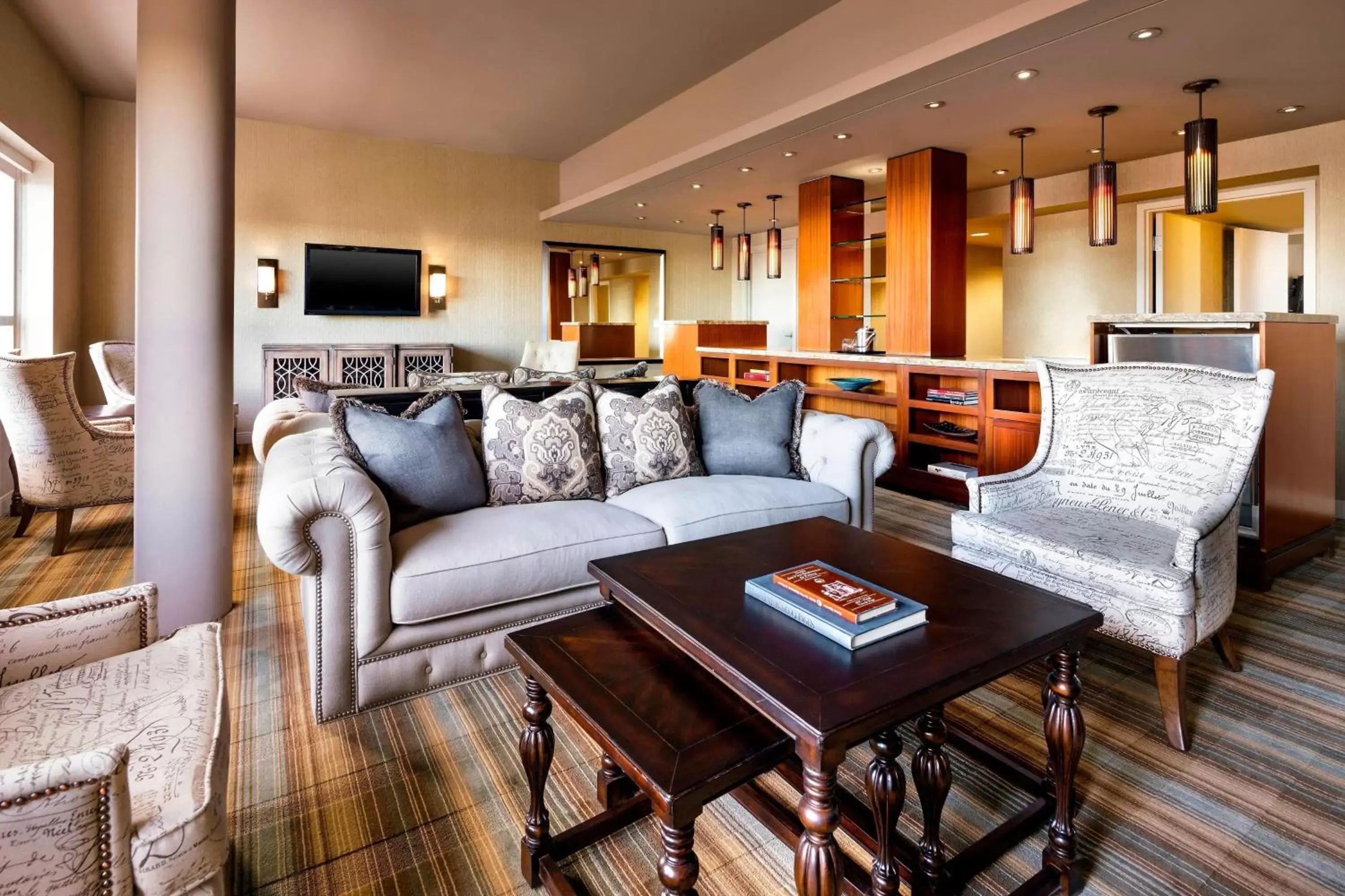 Photo of the whole room, Seating Area in Le Westin Montreal