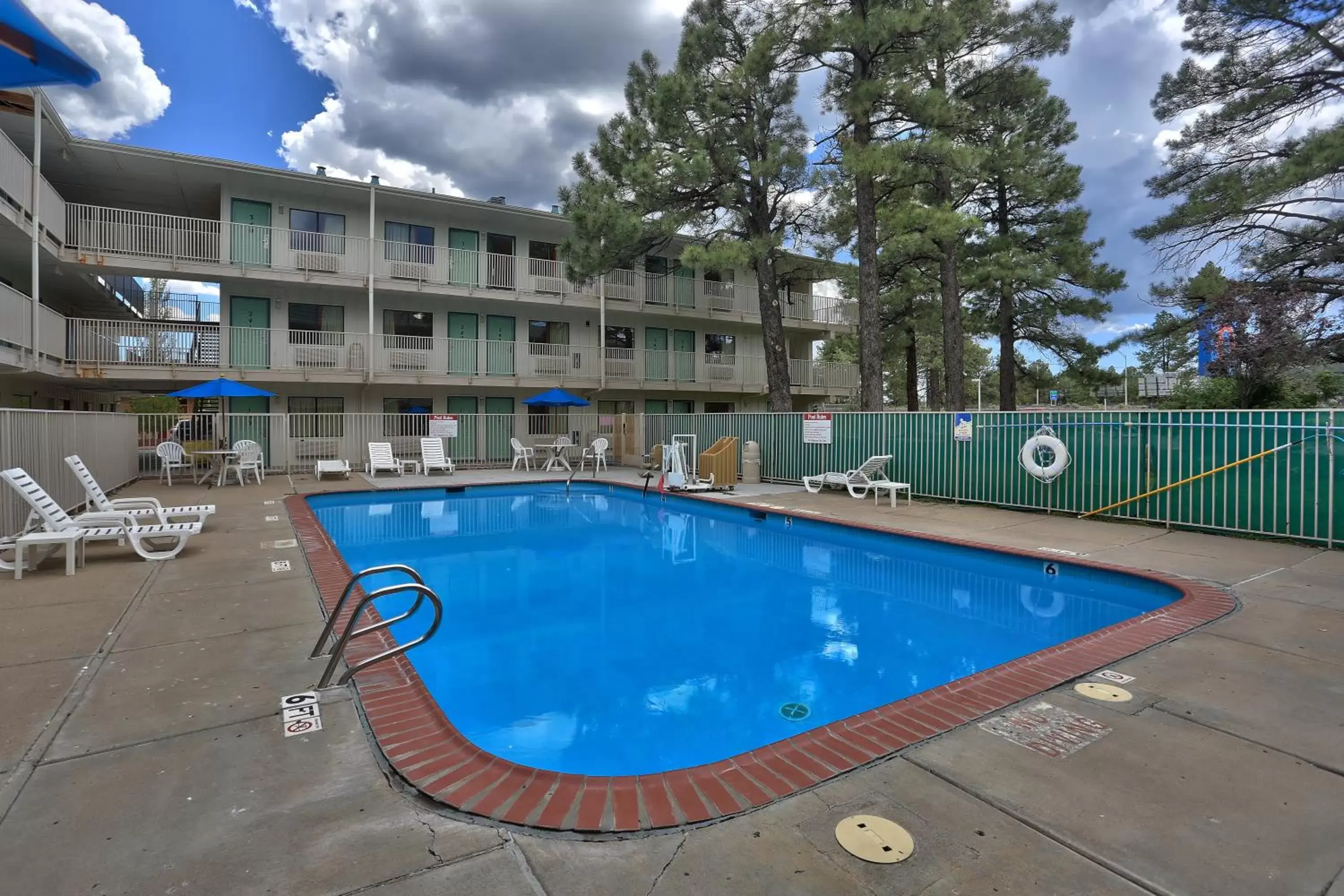 Swimming Pool in Motel 6-Flagstaff, AZ - West - Woodland Village