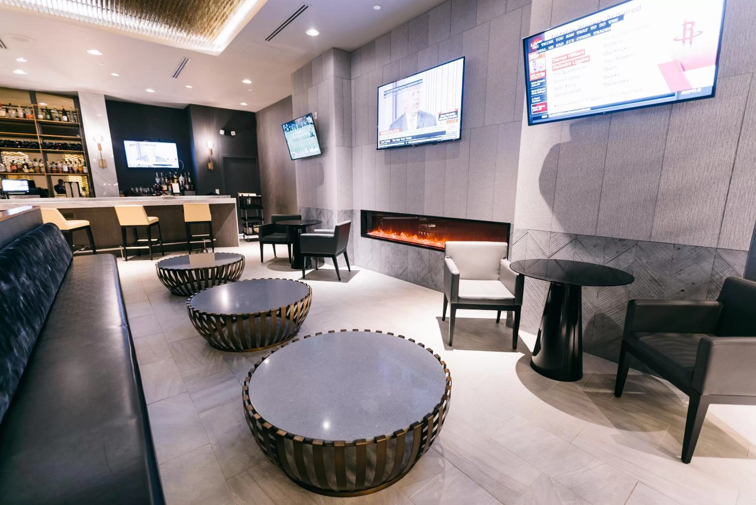 Lounge or bar in APA Hotel Woodbridge
