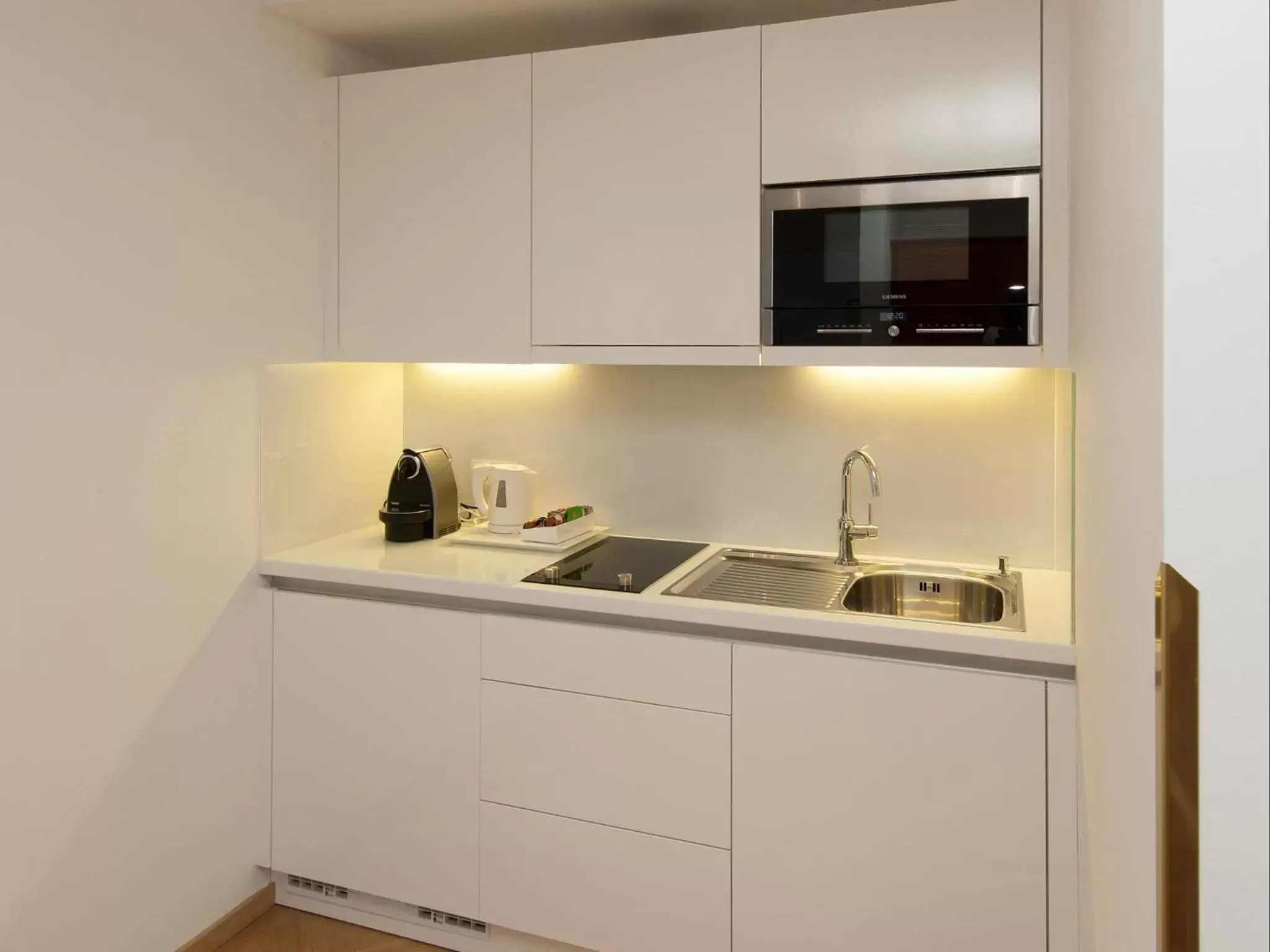 Kitchen or kitchenette, Kitchen/Kitchenette in Hotel Ambassador