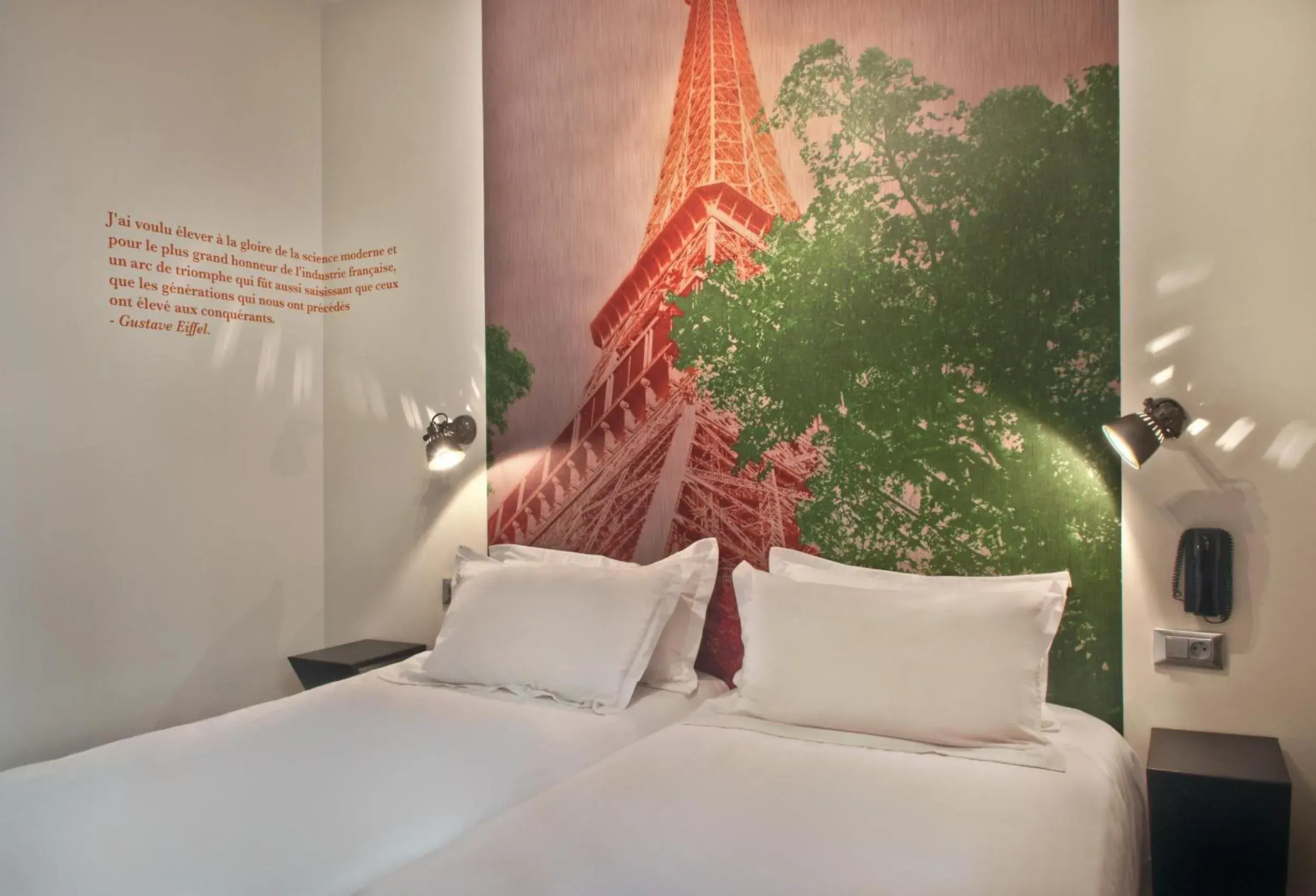 Bed in Hotel Alpha Paris Tour Eiffel