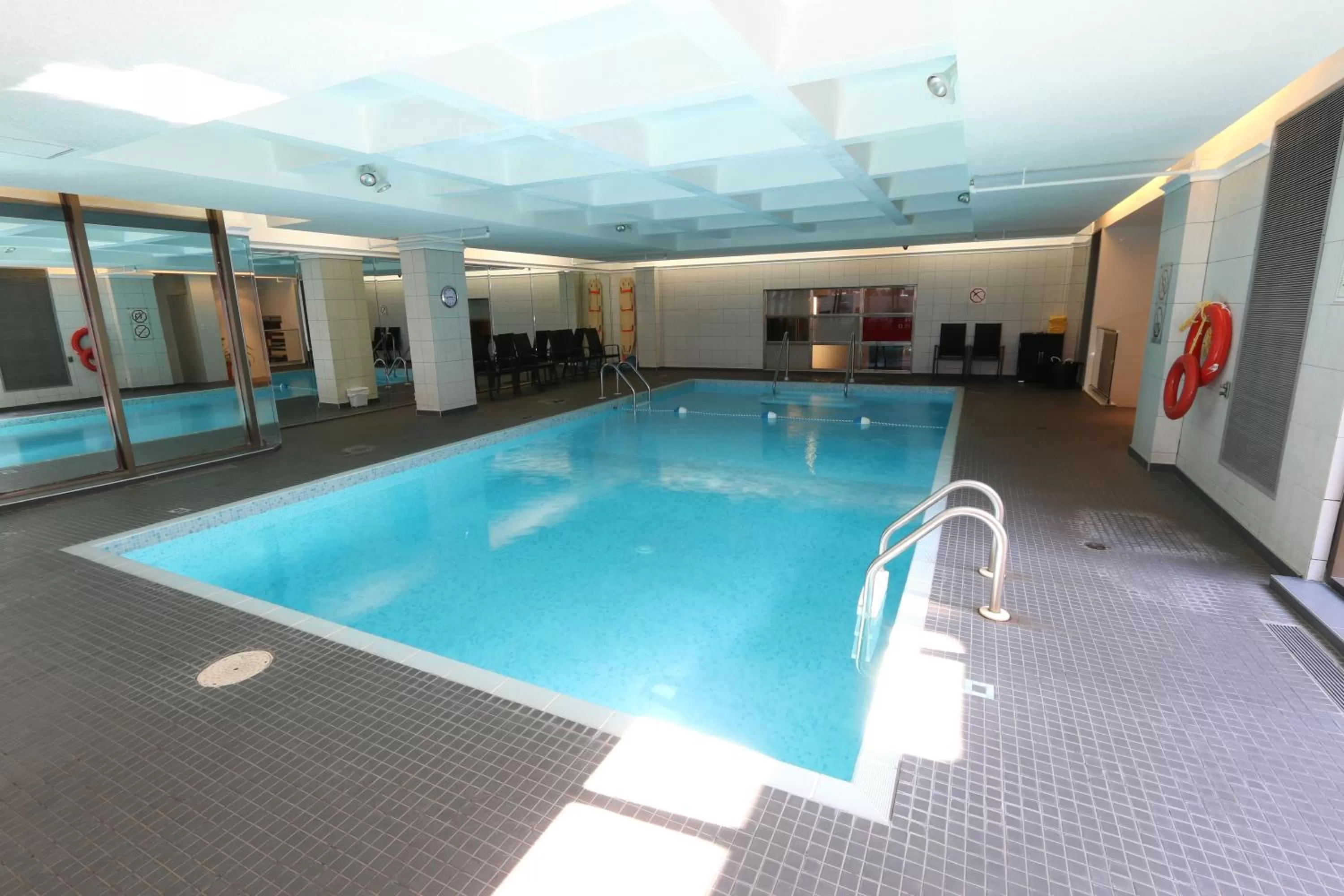 Swimming pool in Hotel Classique
