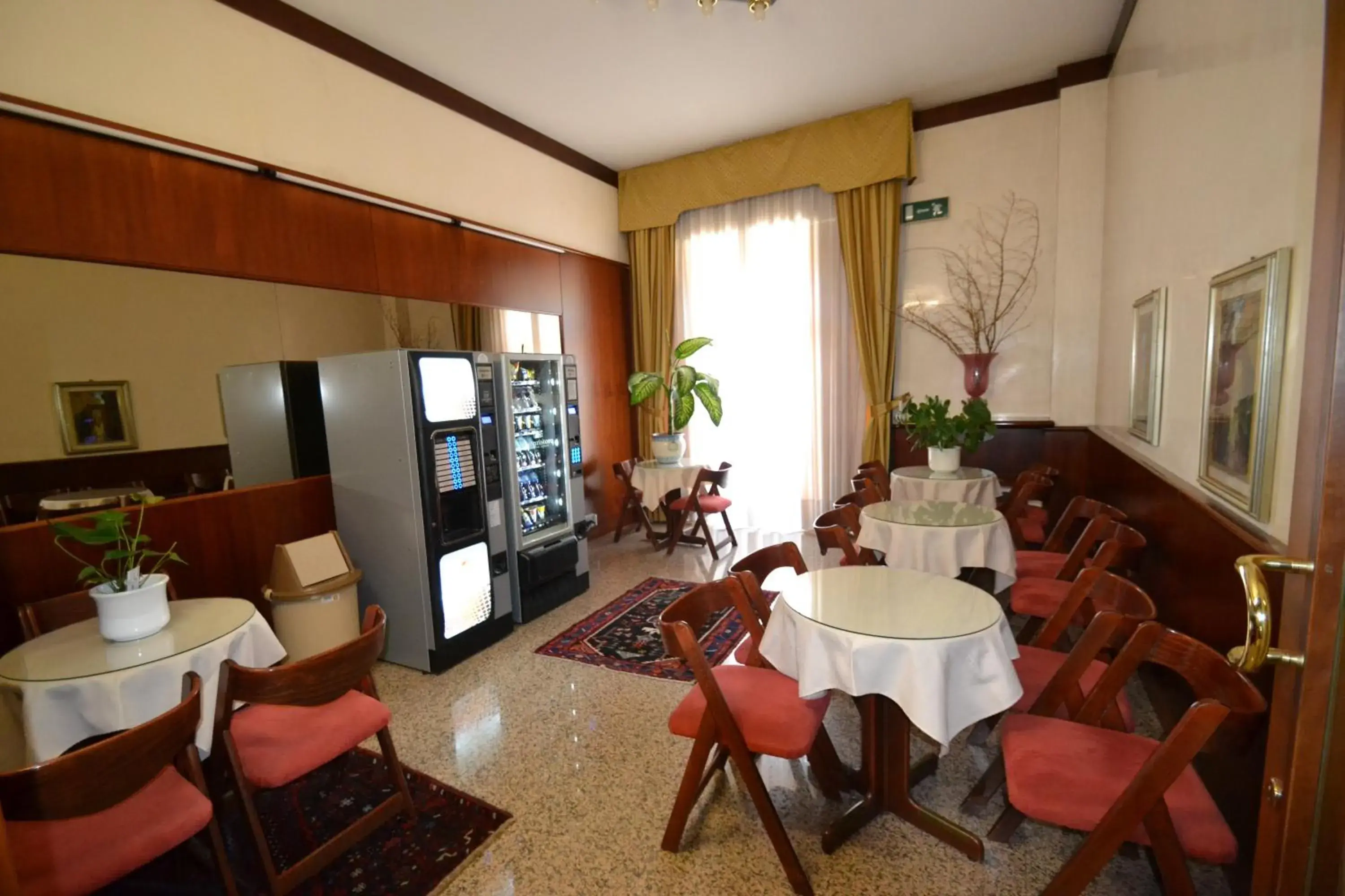 Lounge or bar, Restaurant/Places to Eat in Hotel Residence
