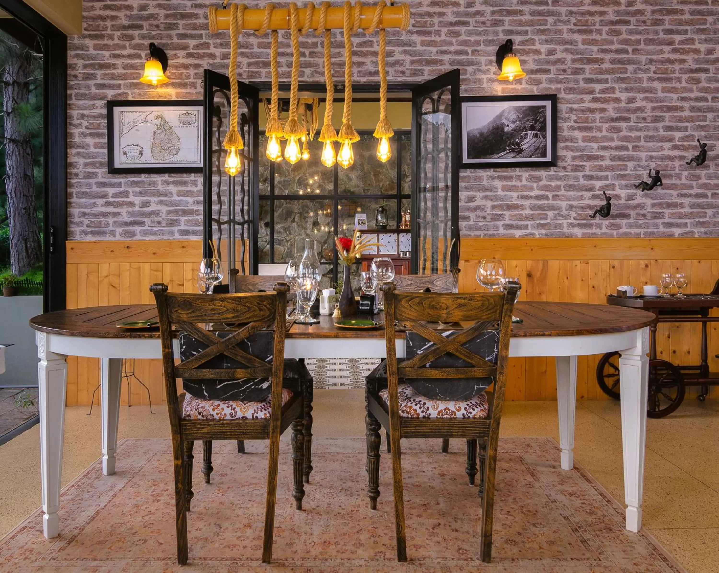 Restaurant/Places to Eat in The Capoe House