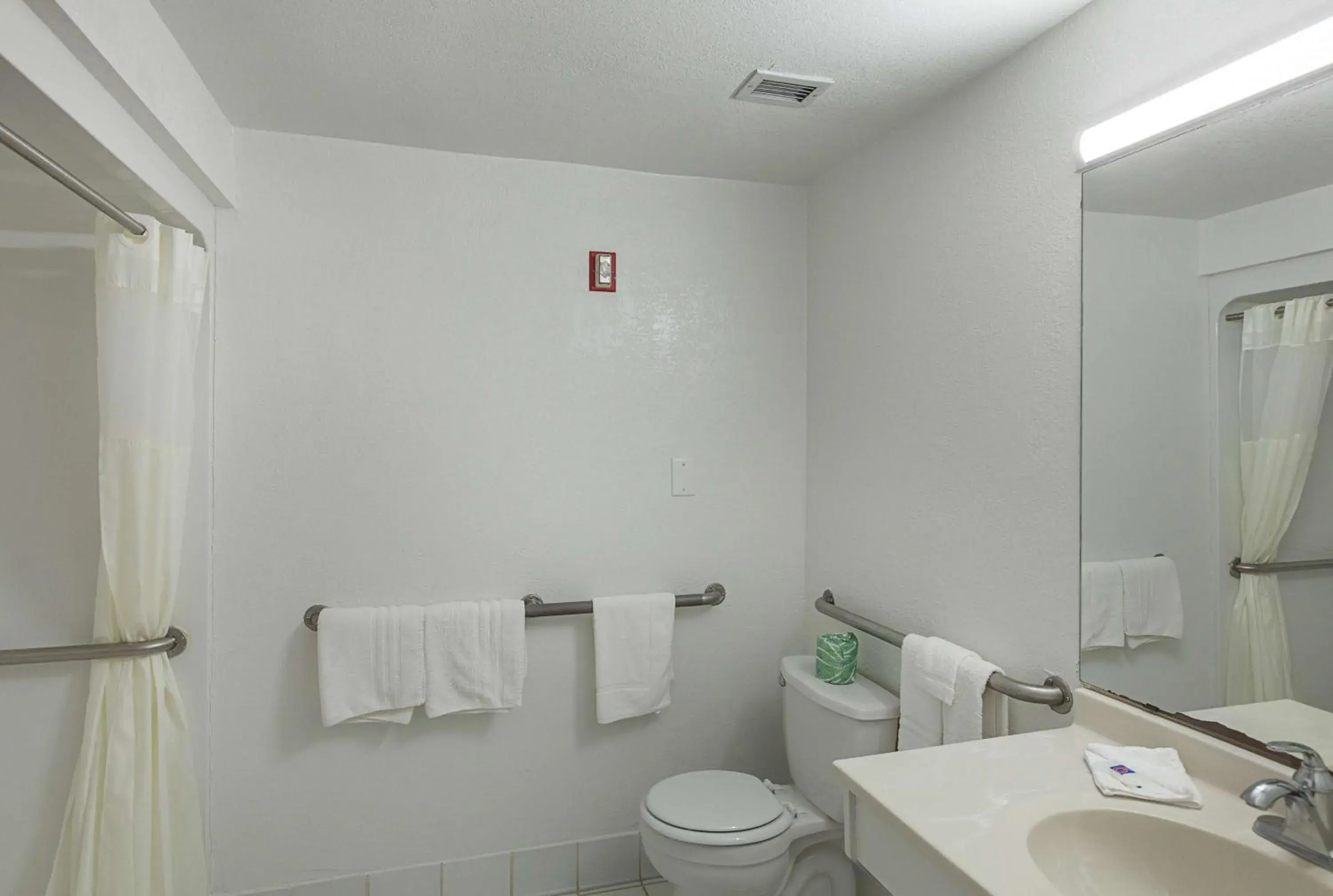 Toilet, Bathroom in Motel 6-Bedford, TX - Fort Worth