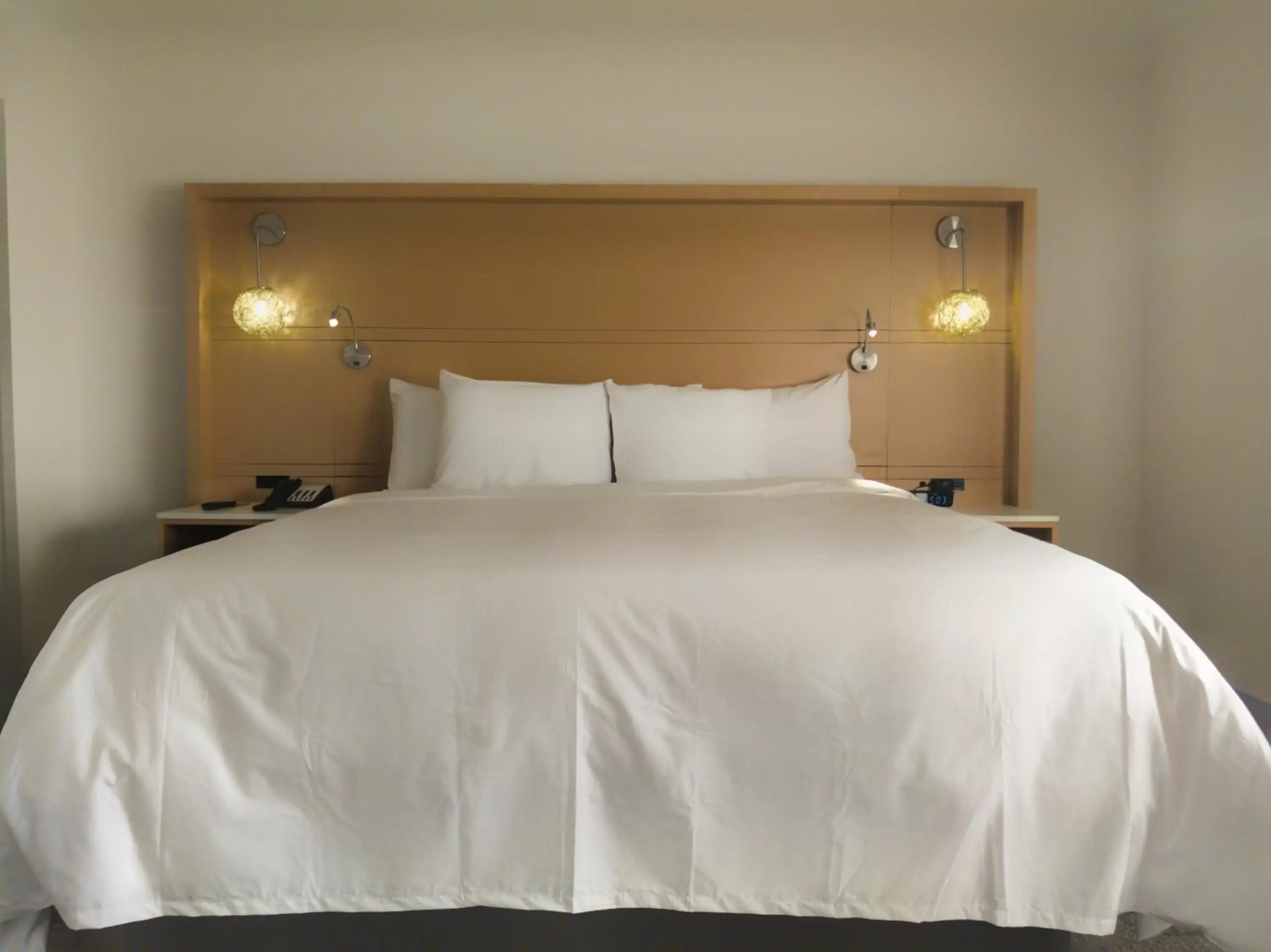 Bed in Radisson Hotel Atlanta Airport