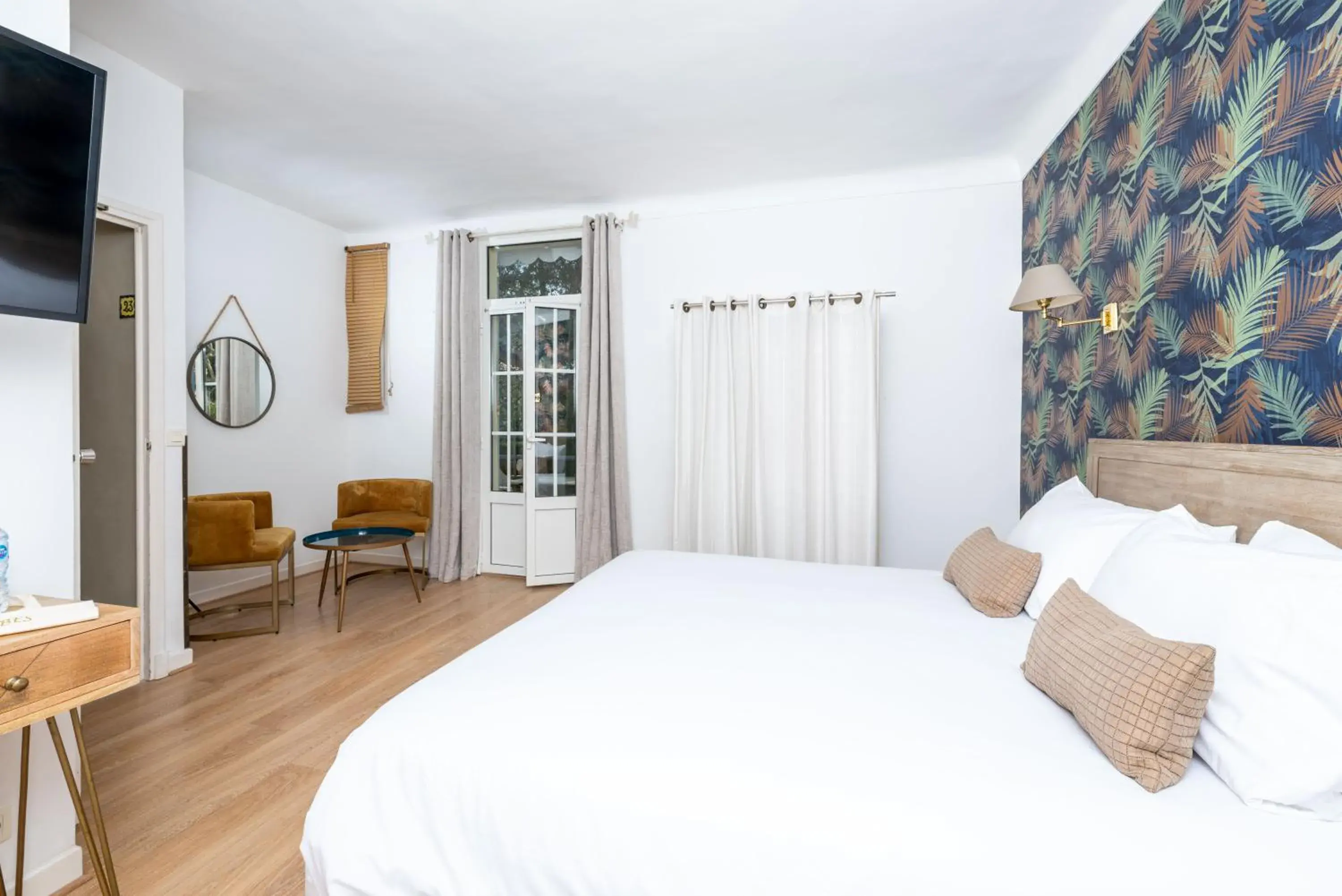 Photo of the whole room, Bed in Hôtel Beau Site - Cap d'Antibes