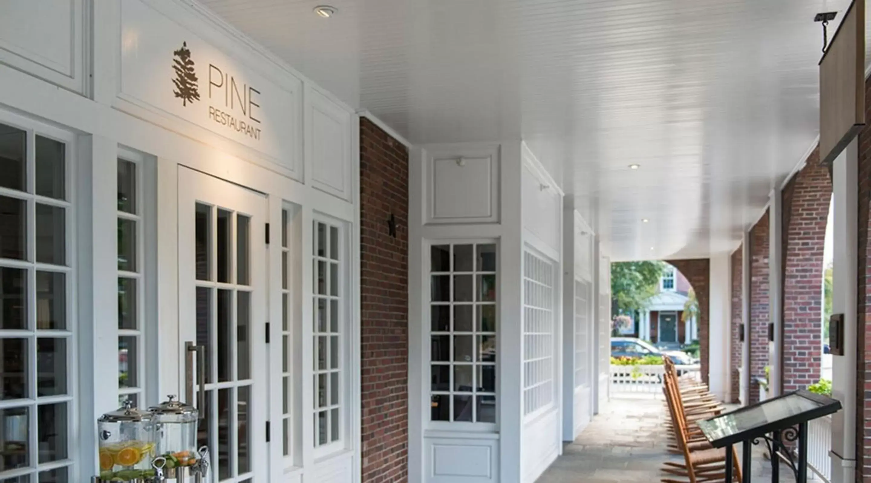 Restaurant/places to eat, Facade/Entrance in Hanover Inn Dartmouth