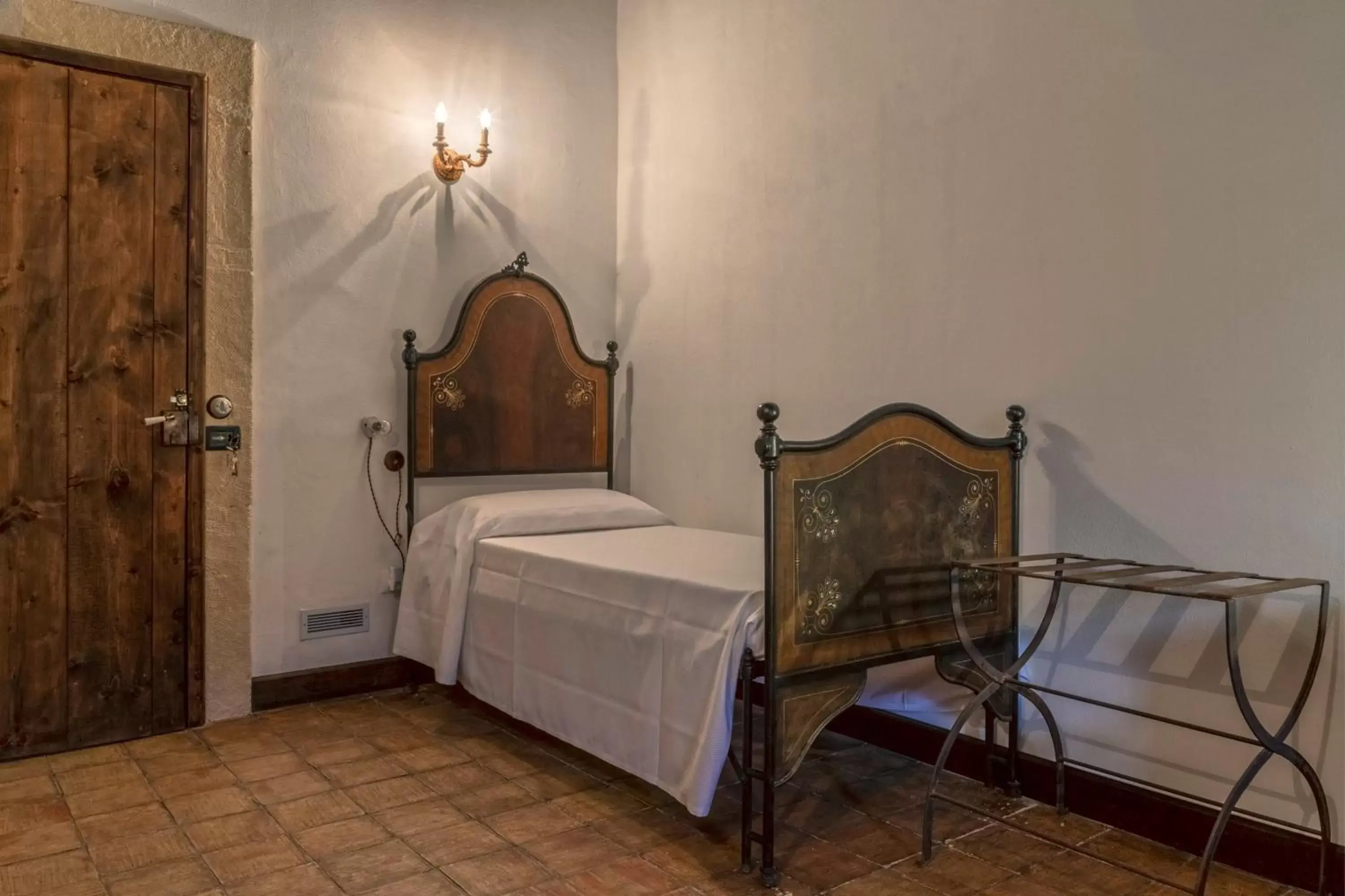 Bed in Masseria Fortificata Lo Zafferaneto