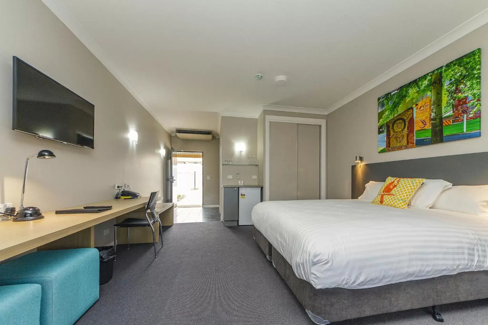 Day, Bed in Cowra Services Club Motel