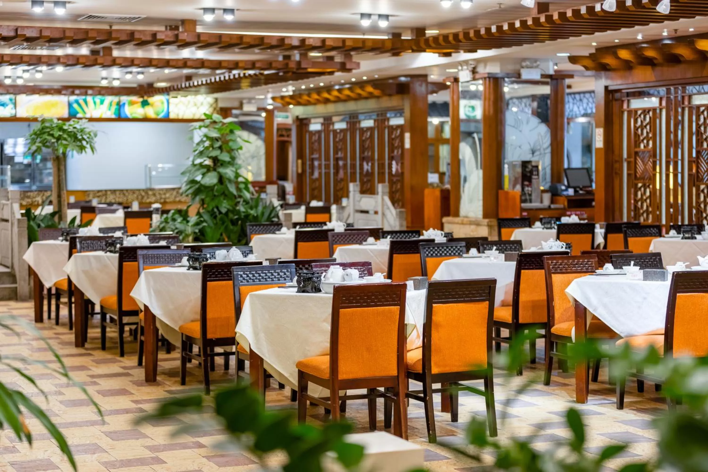 Restaurant/places to eat in Crowne Plaza Foshan by IHG