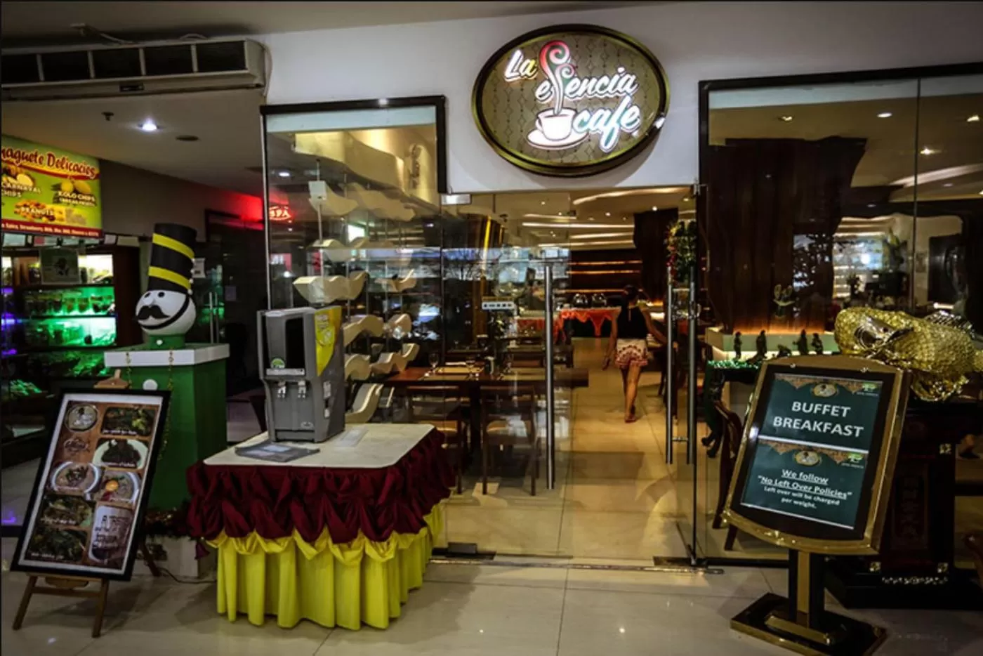 Restaurant/places to eat in Hotel Essencia