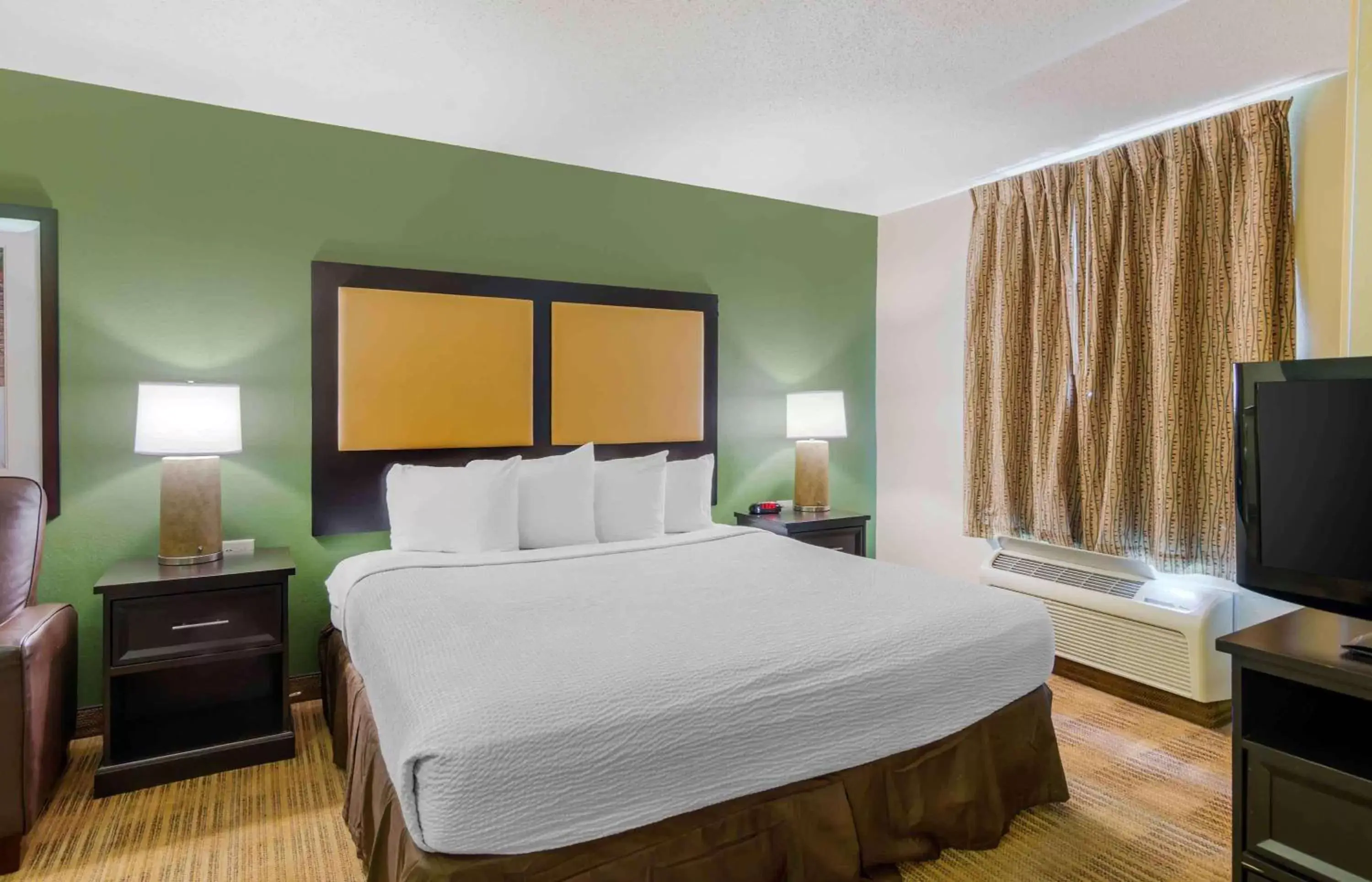 Bedroom, Bed in Extended Stay America Suites - Richmond - W Broad Street - Glenside - North