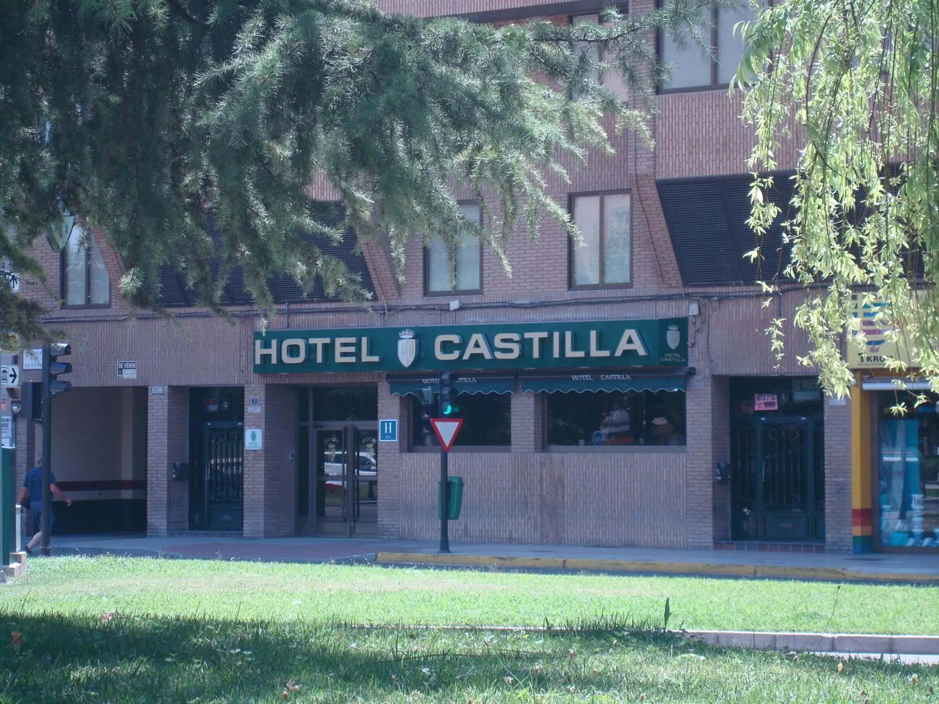 Facade/entrance, Property Building in Hotel Castilla