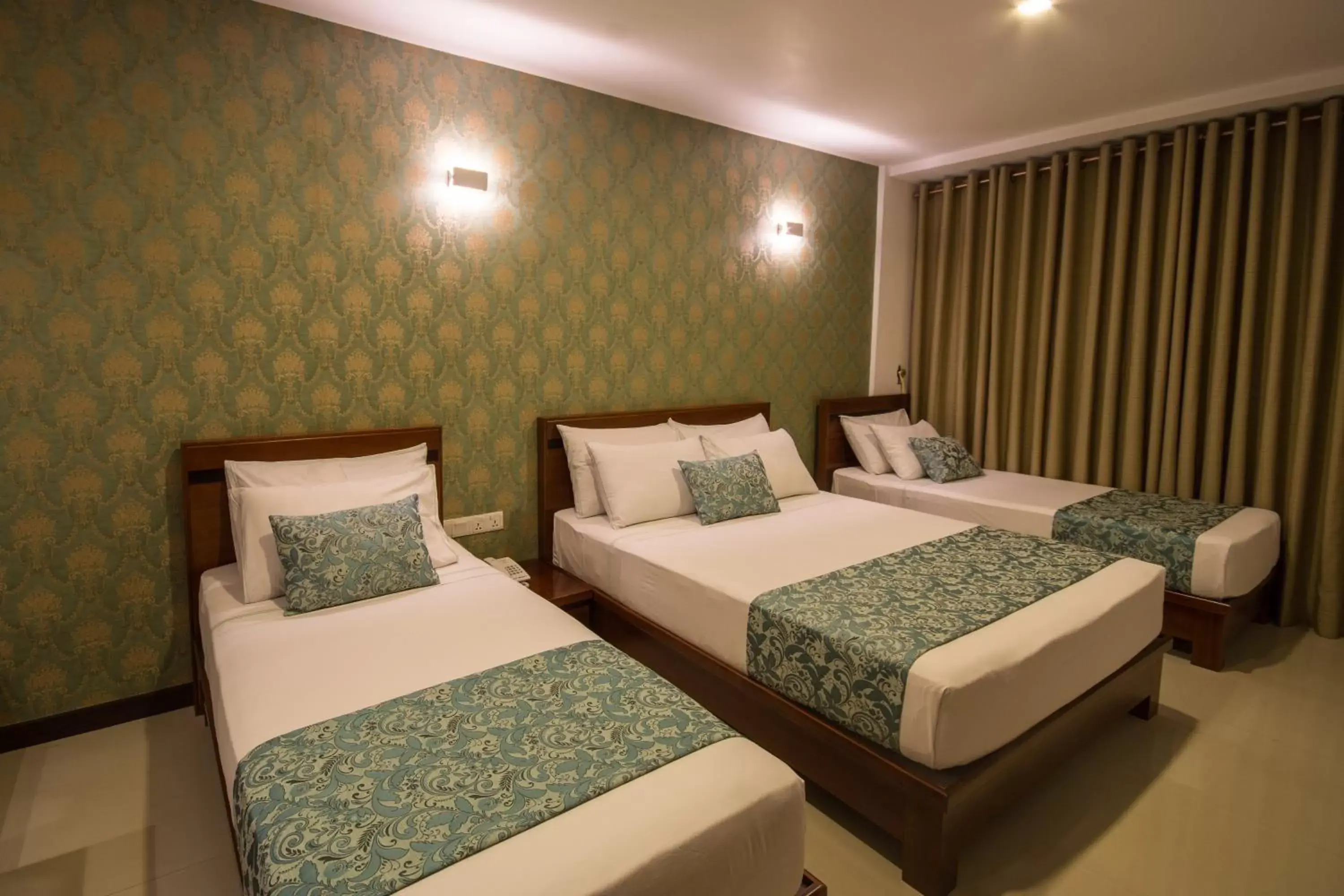 Photo of the whole room, Bed in Ceyloni City Hotel