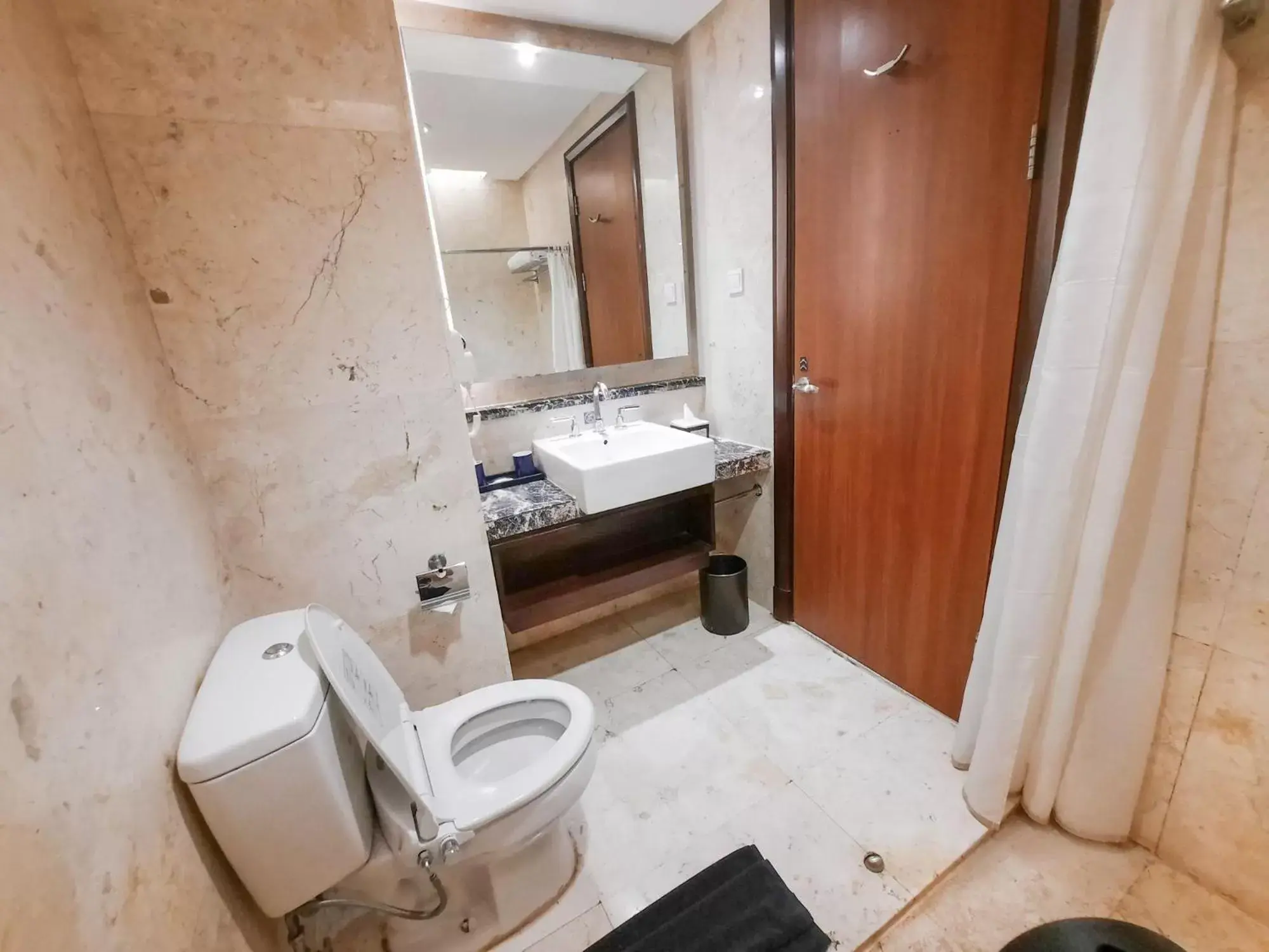 Toilet, Bathroom in ASTON Samarinda Hotel and Convention Center
