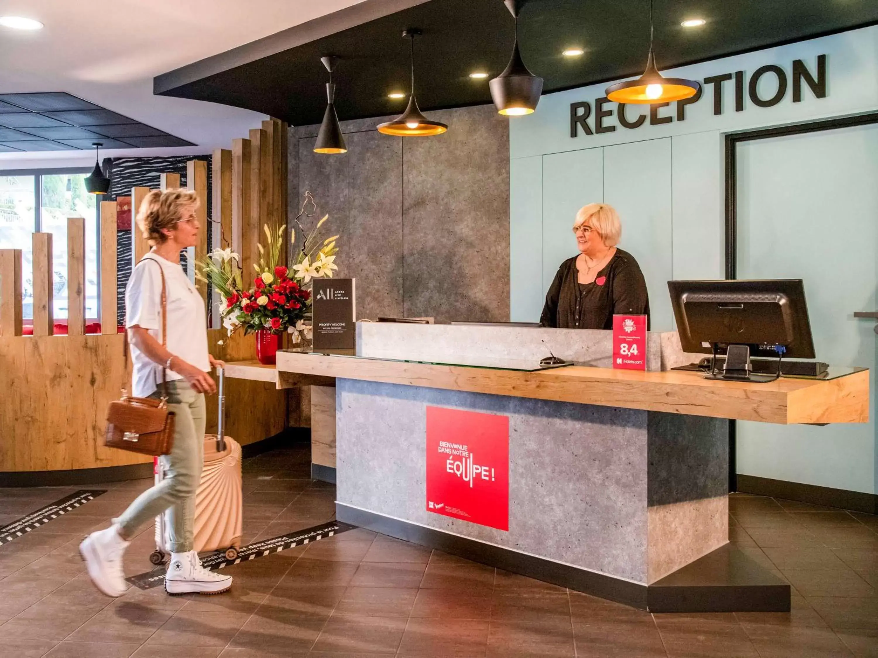 Property building, Lobby/Reception in IBIS Cannes Mouans Sartoux Piscine parking gratuit