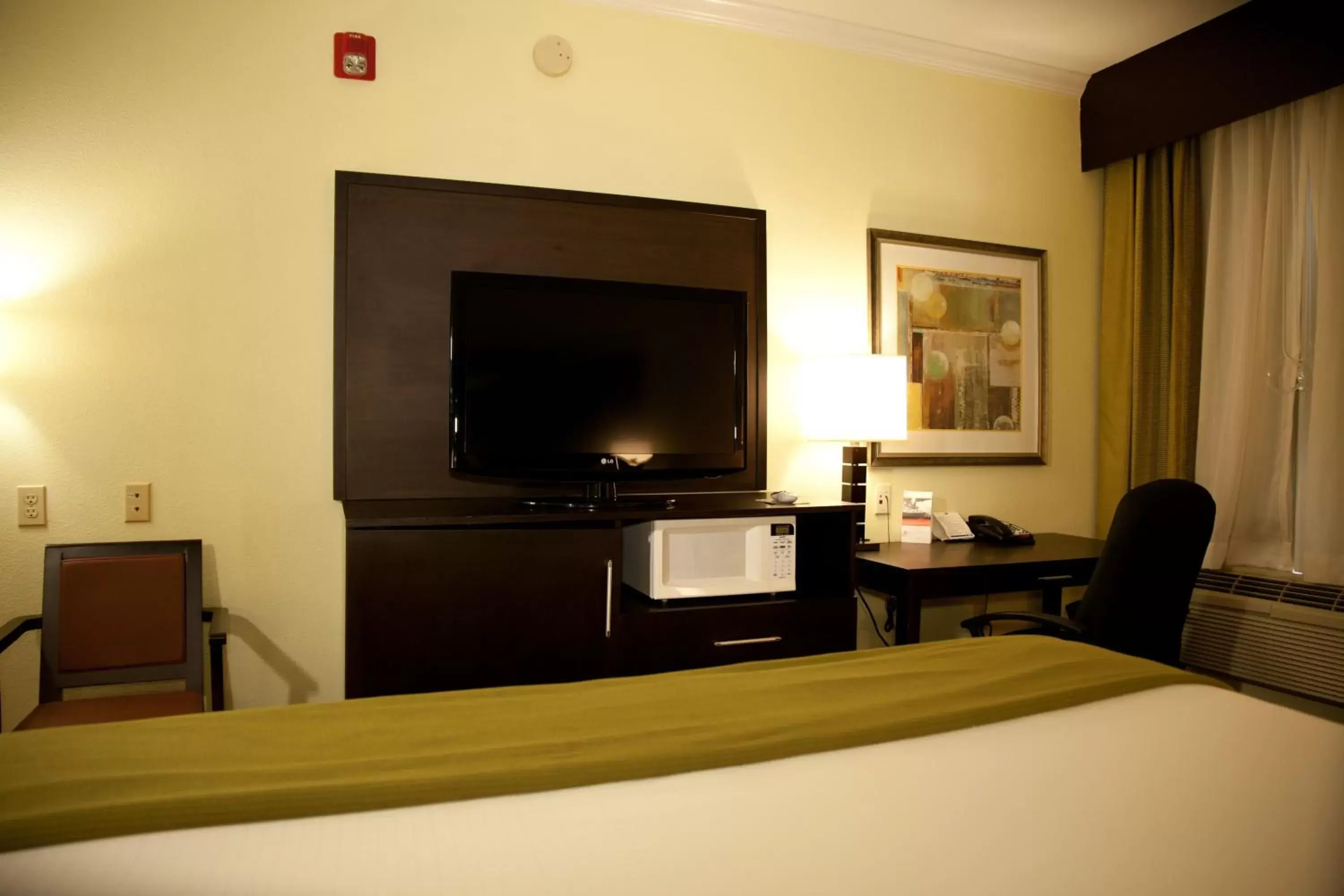 Bed, TV/Entertainment Center in Holiday Inn Express Hotel & Suites Houston North Intercontinental, an IHG Hotel