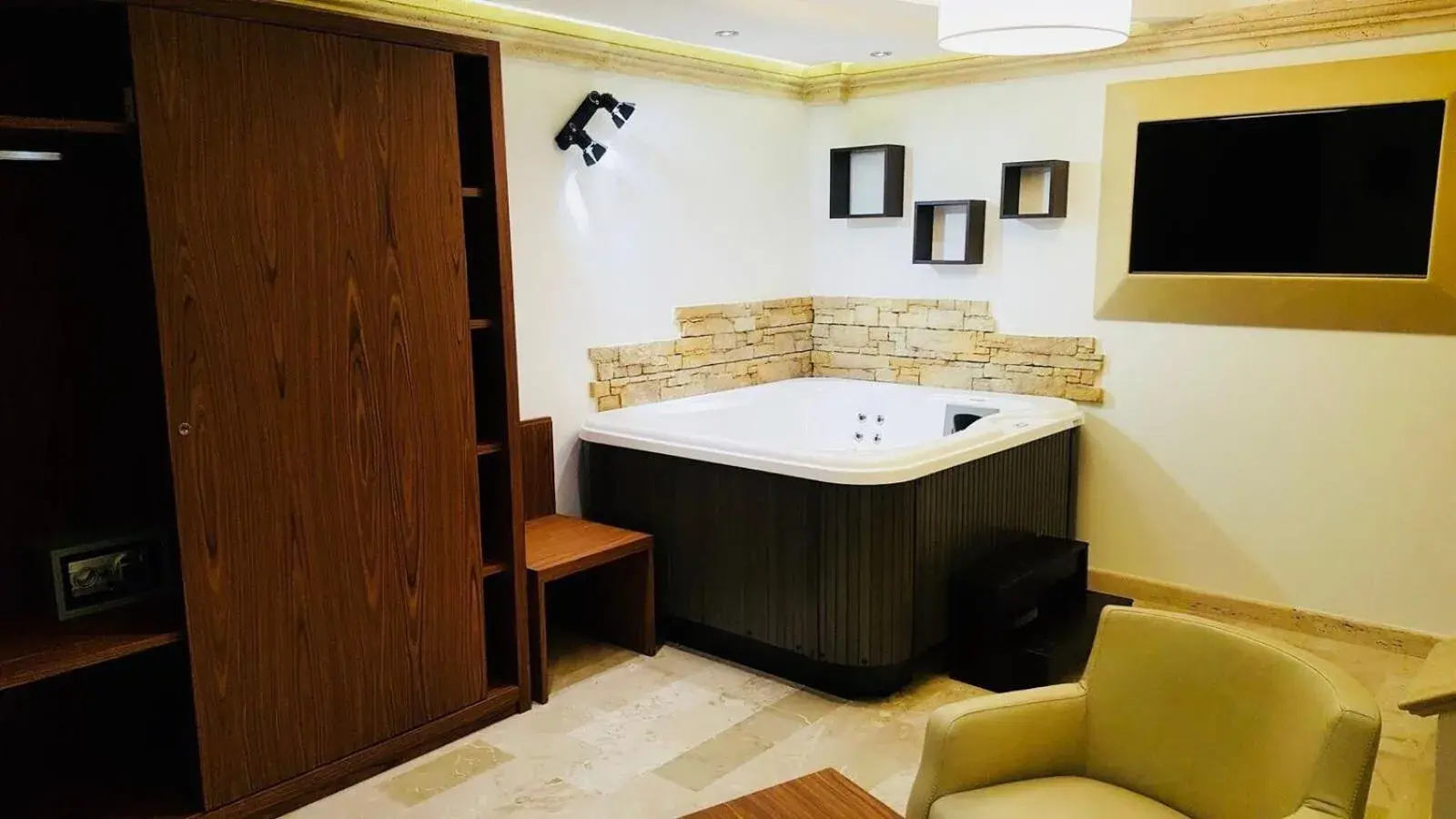 Swimming pool in BHB Hotel Swimming pool in BHB Hotel