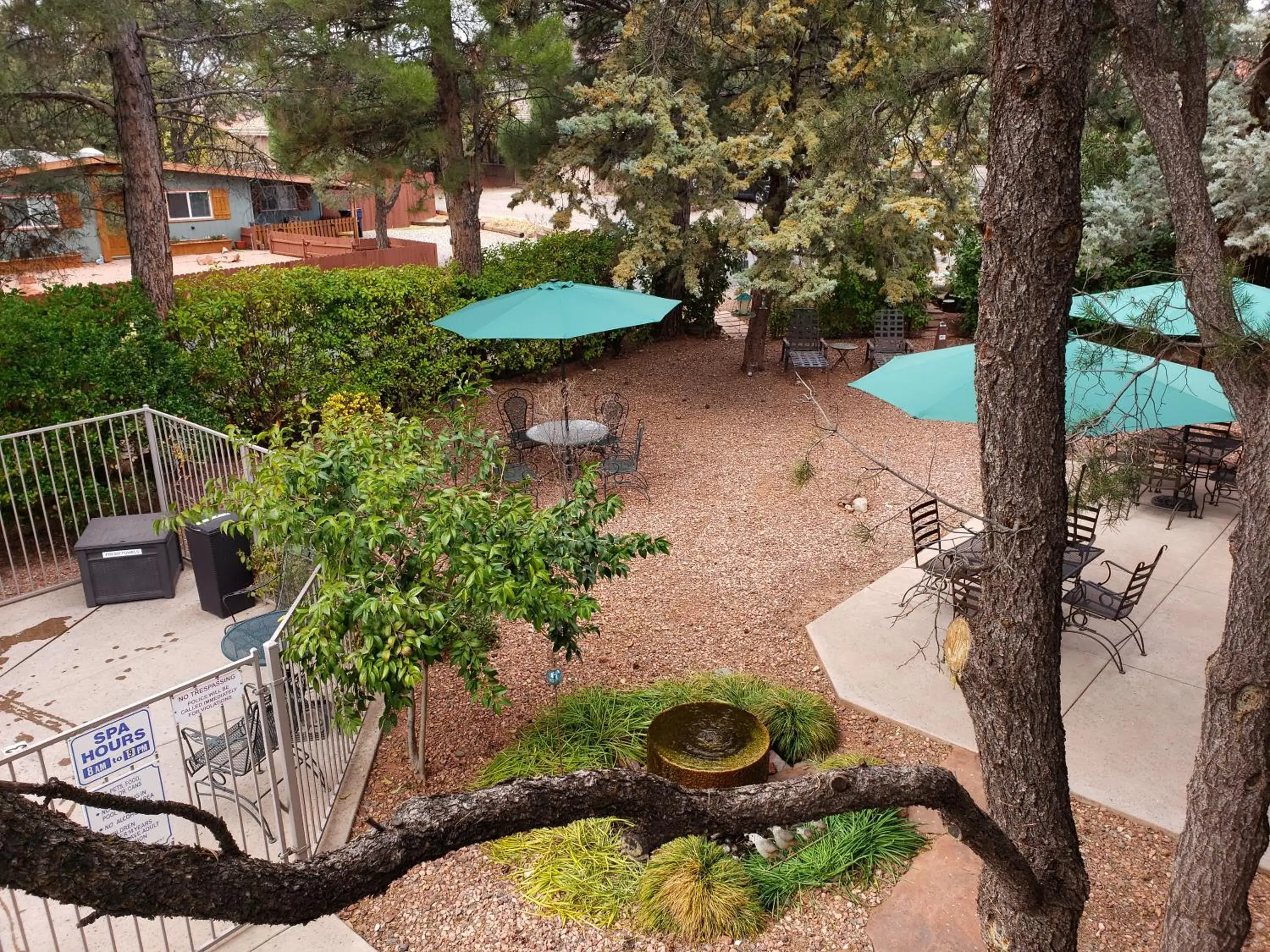 Inner courtyard view in Baby Quail Inn Inner courtyard view in Baby Quail Inn