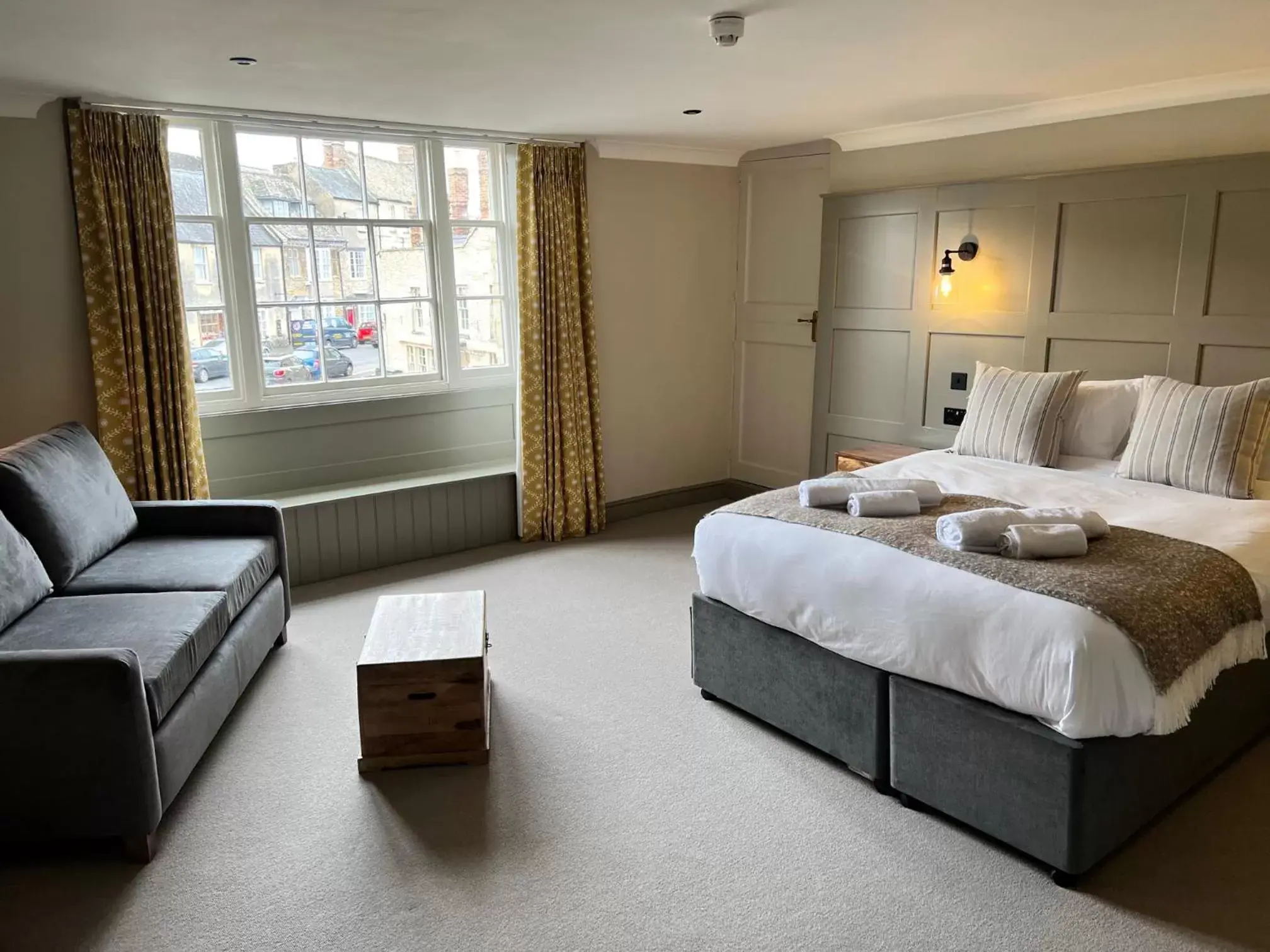 Bedroom, Bed in The Punch Bowl Bedroom, Bed in The Punch Bowl