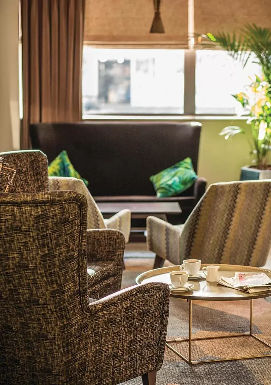 Lounge or bar, Restaurant/Places to Eat in Ramada Hotel & Suites by Wyndham Coventry