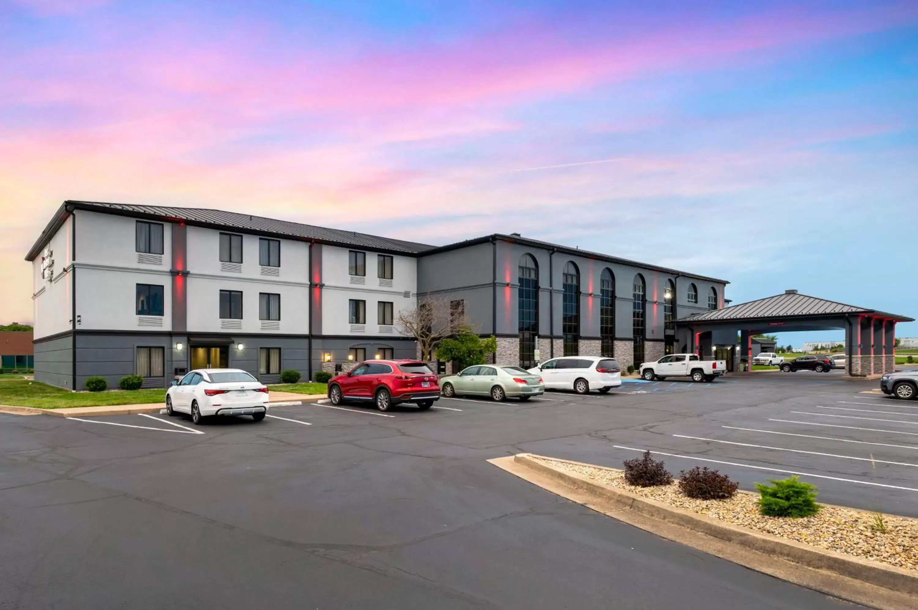 Property Building in Best Western Plus Greenwood Indy South Inn