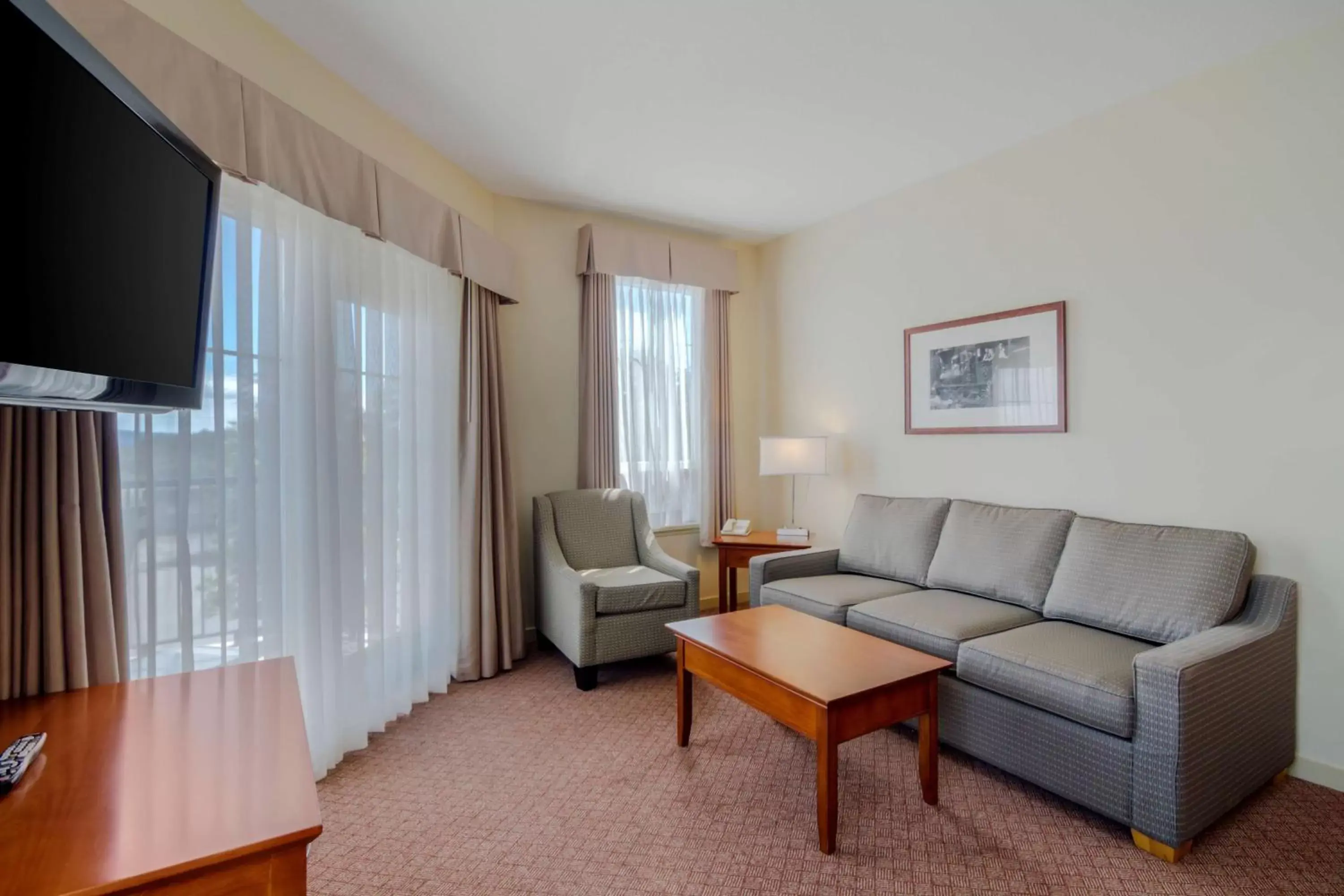 Bedroom, Seating Area in Best Western PLUS Chemainus Inn