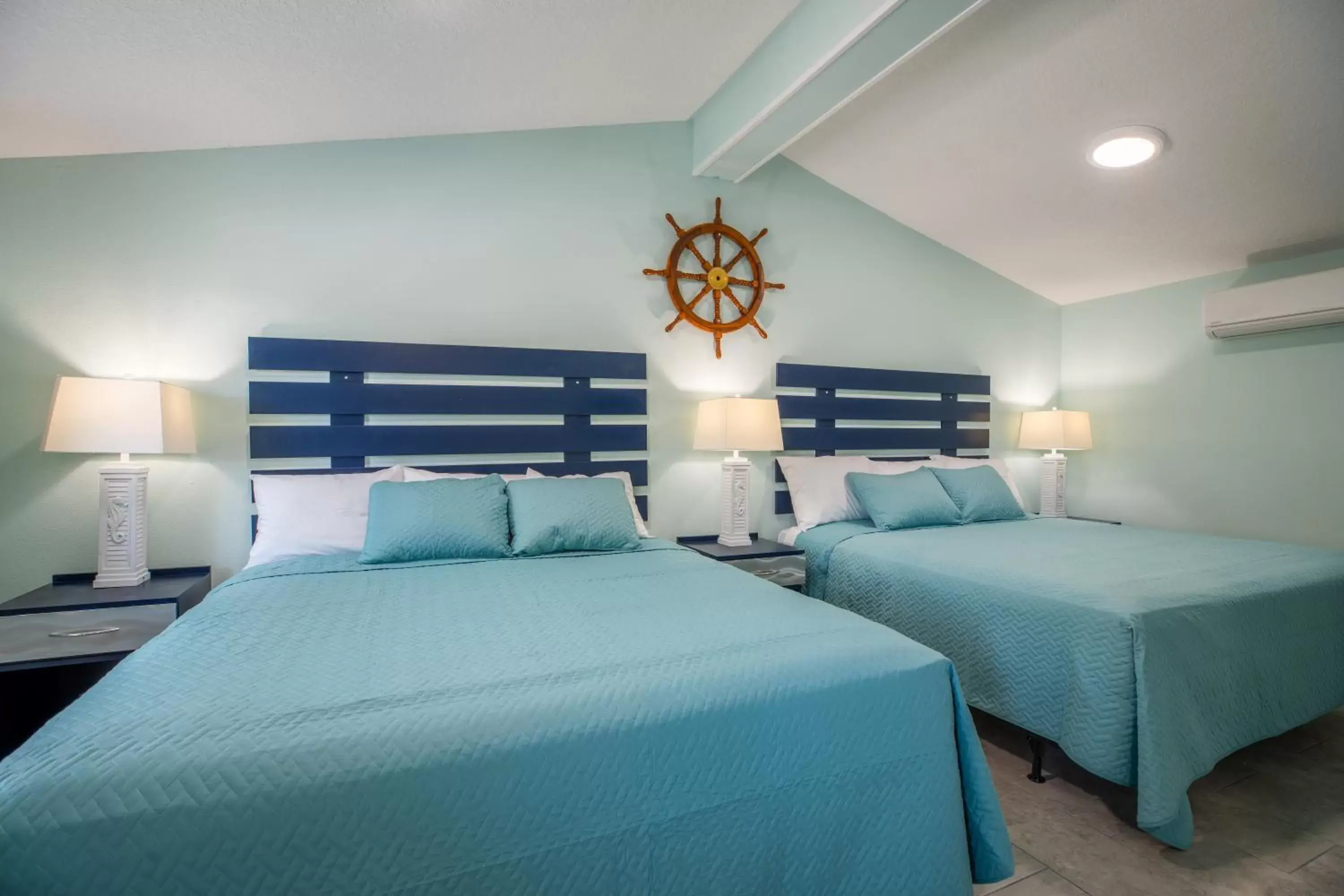 Bed in Salt Air Inn & Suites