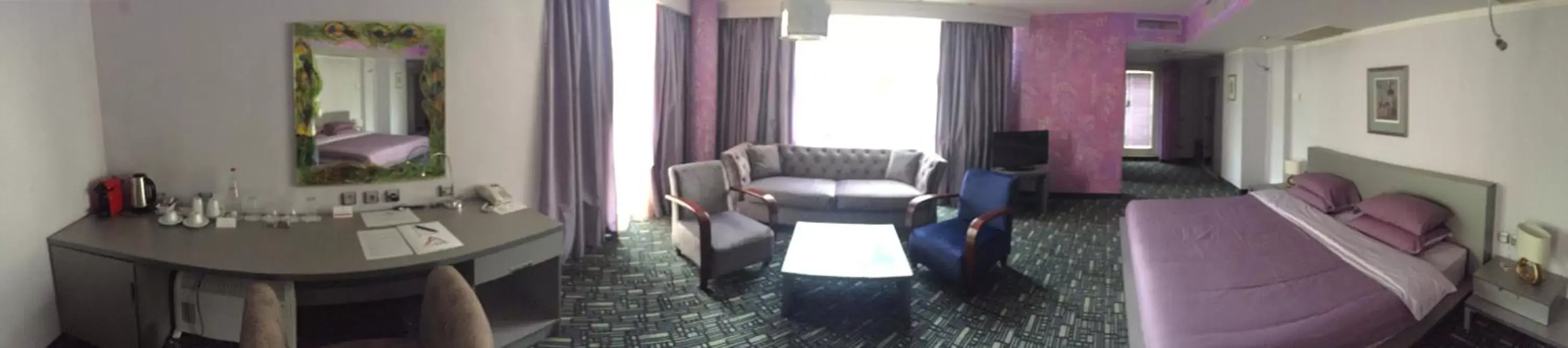 Photo of the whole room, Seating Area in Art 'Otel