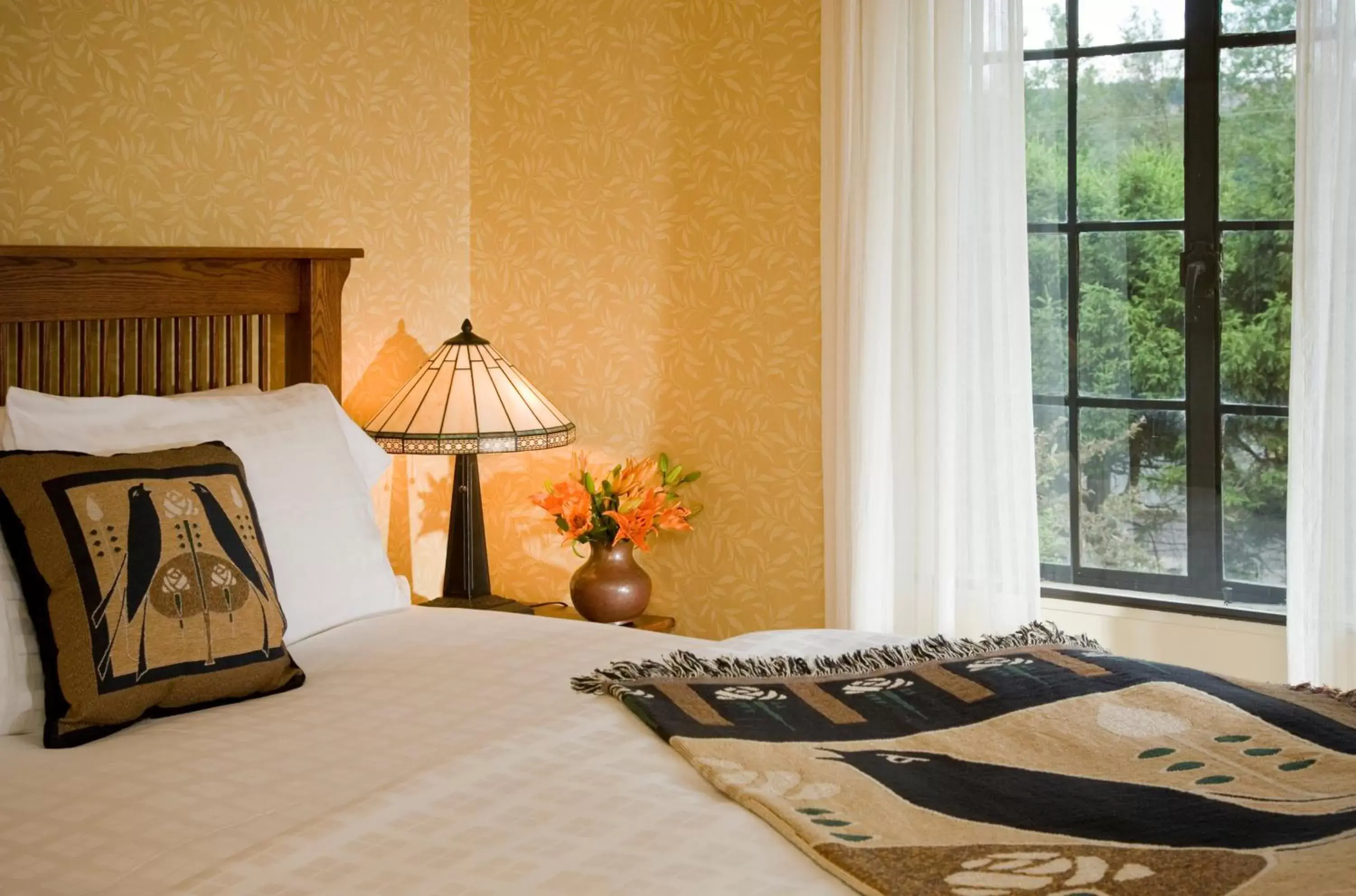 Decorative detail, Bed in Settlers Inn