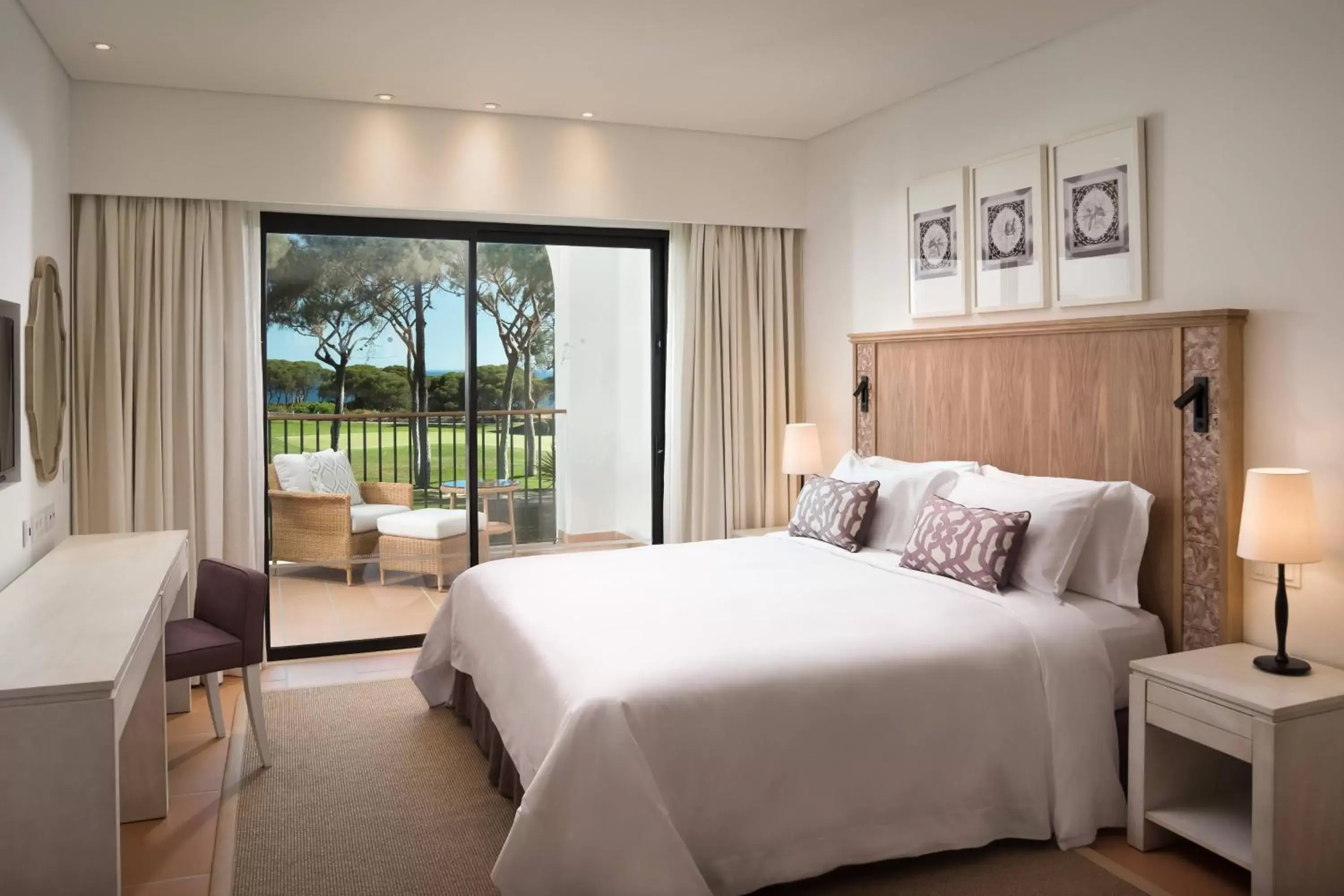 Bedroom, Bed in Pine Cliffs Ocean Suites, a Luxury Collection Resort & Spa, Algarve