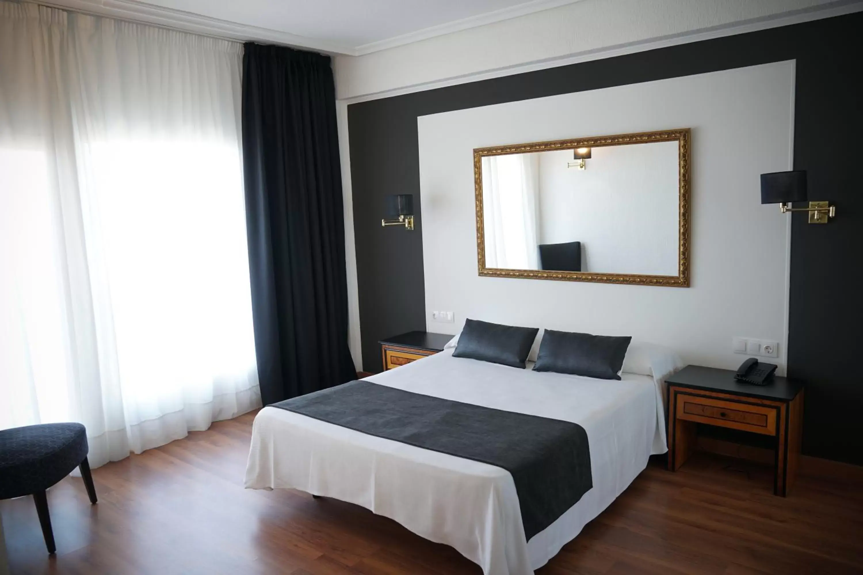 Bedroom, Bed in Ohtels Gran Hotel Almeria