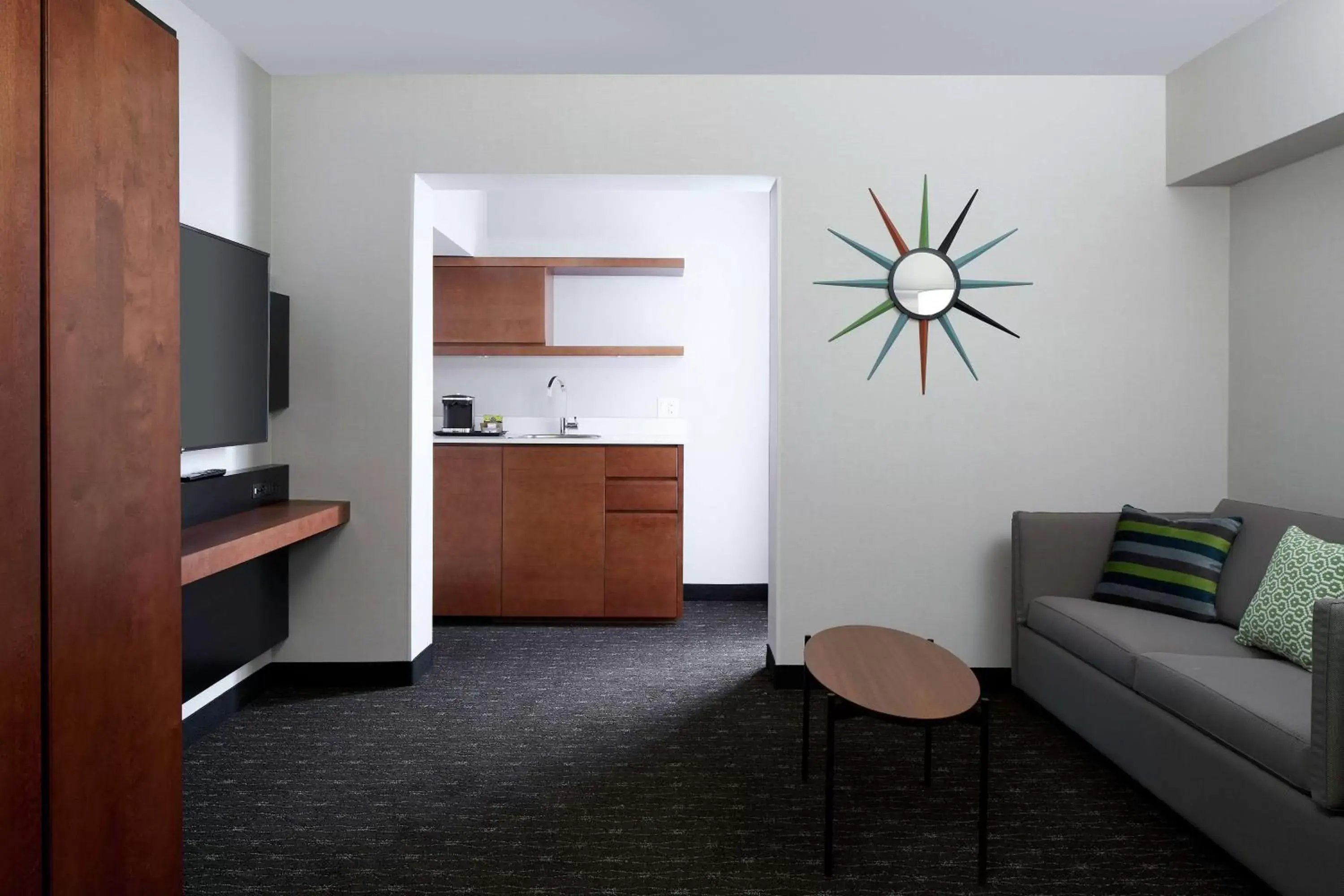 Living room, Kitchen/Kitchenette in Doubletree By Hilton Montreal Airport