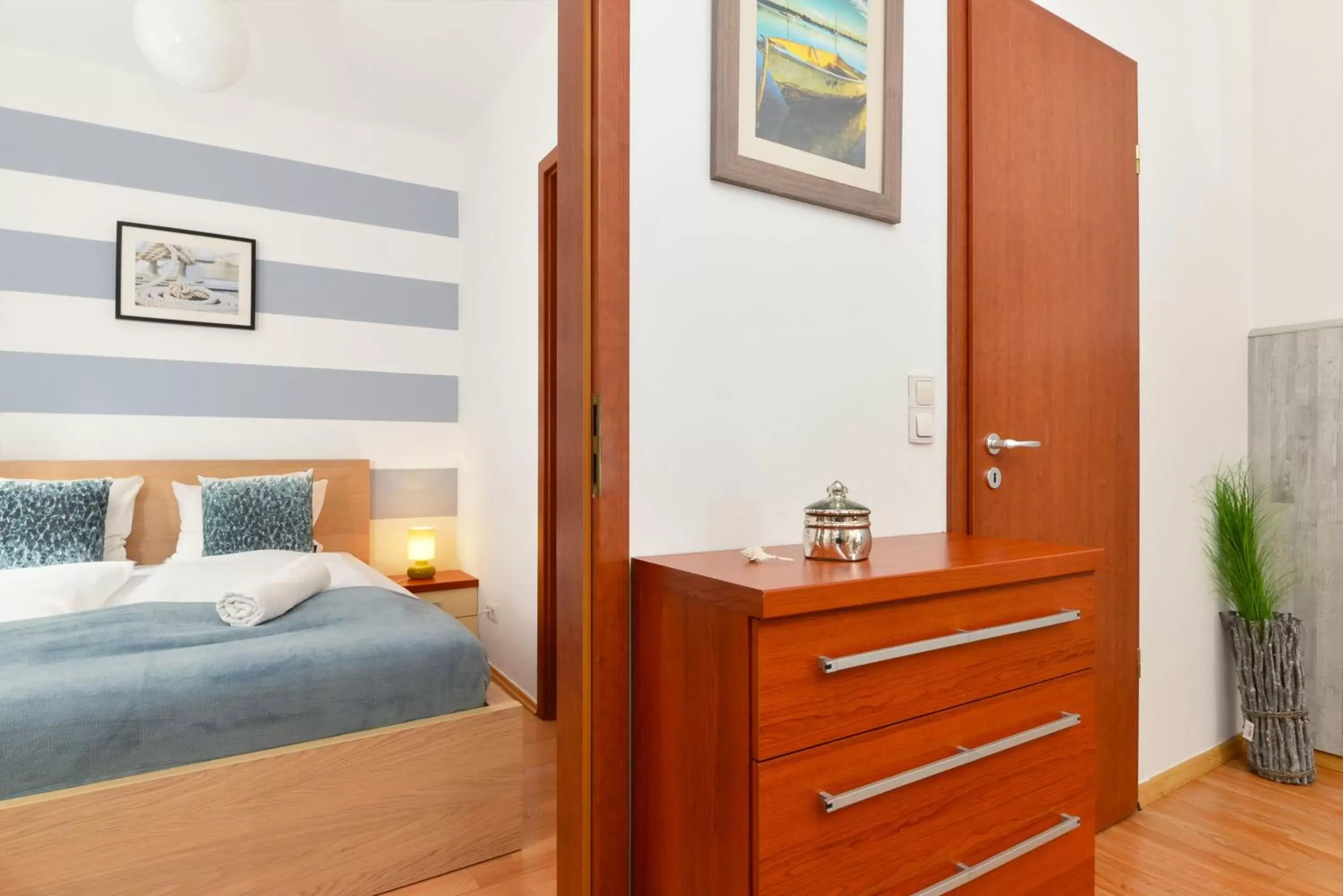 One-Bedroom Apartment with Balcony (2 Adults) in Lord Residence One-Bedroom Apartment with Balcony (2 Adults) in Lord Residence